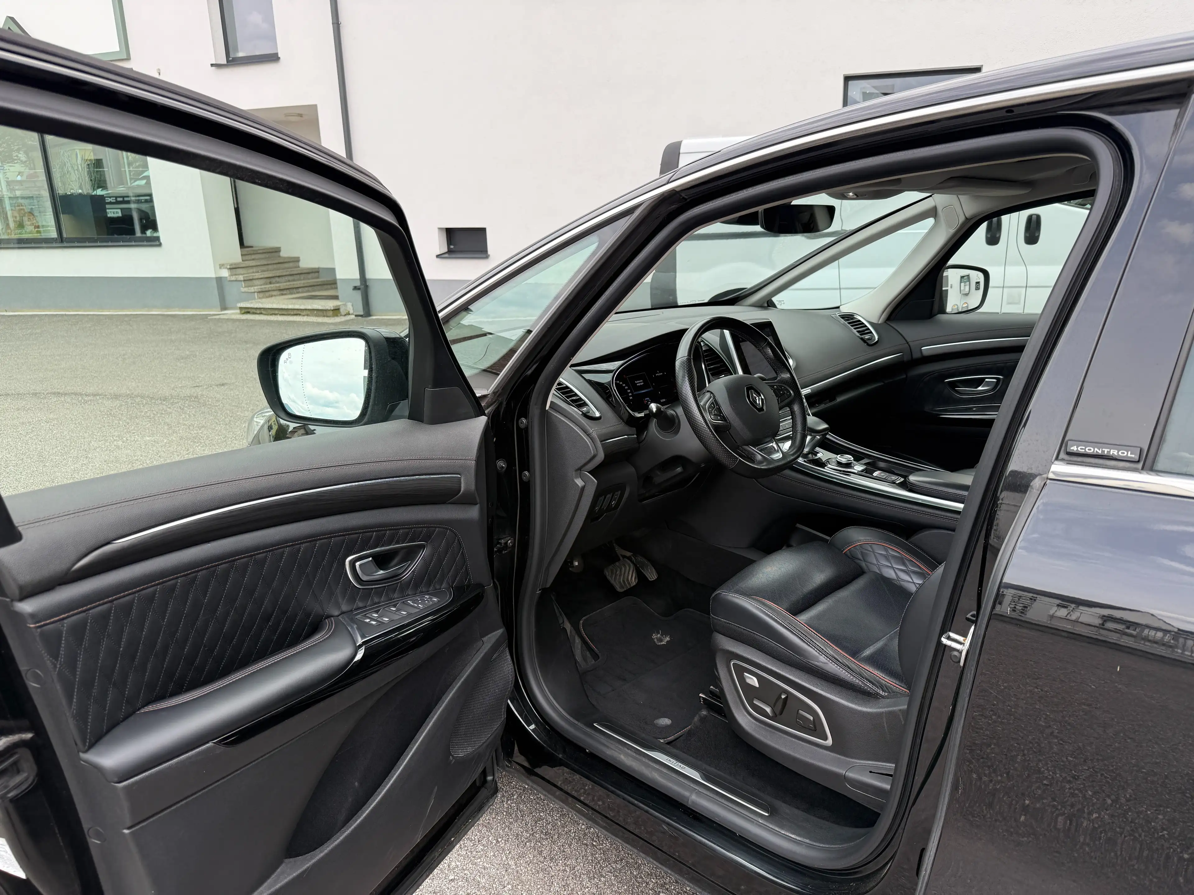 Renault Espace Initiale Paris Blue dCi 200 EDC — photo 7