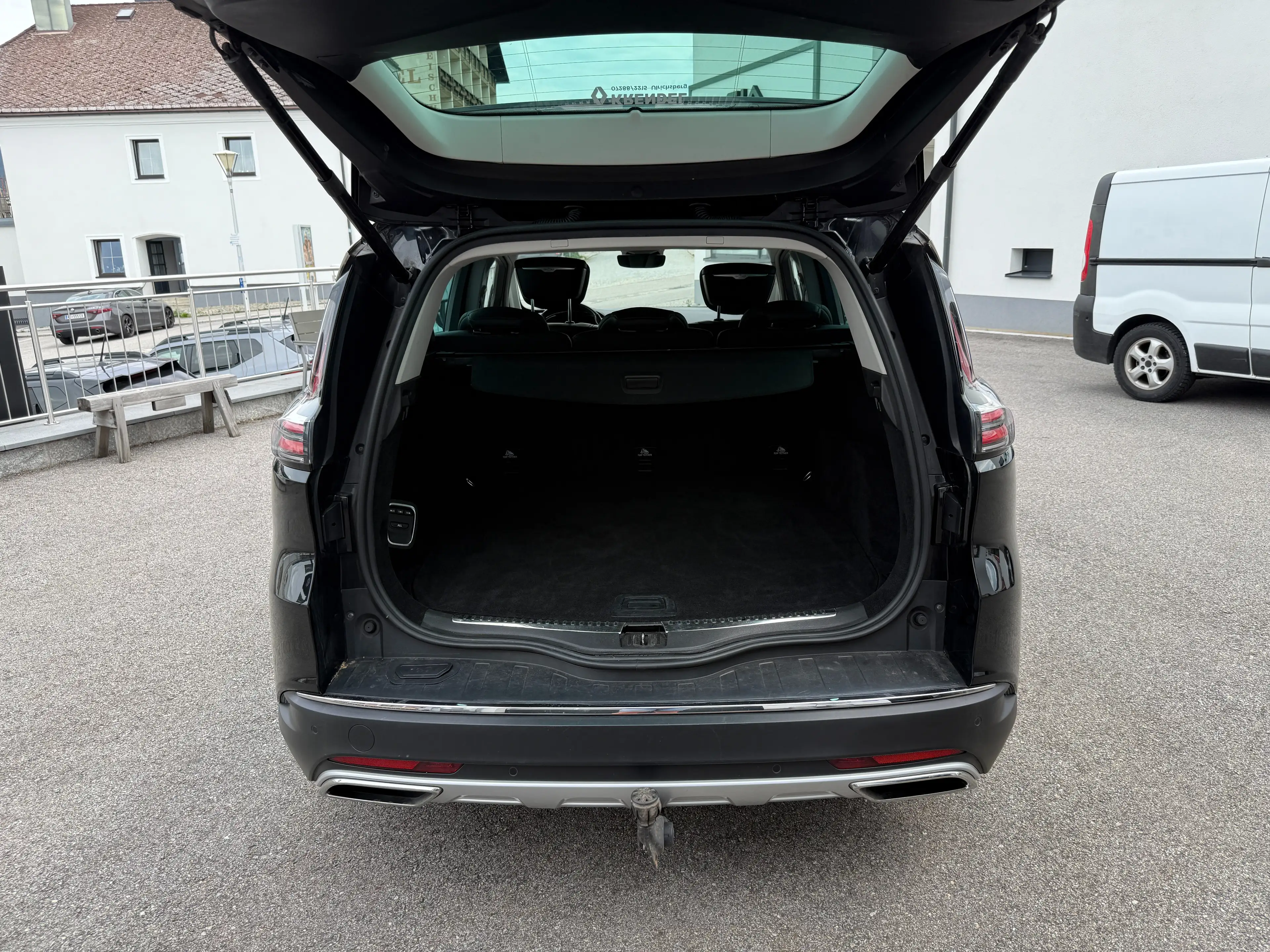 Renault Espace Initiale Paris Blue dCi 200 EDC — photo 15