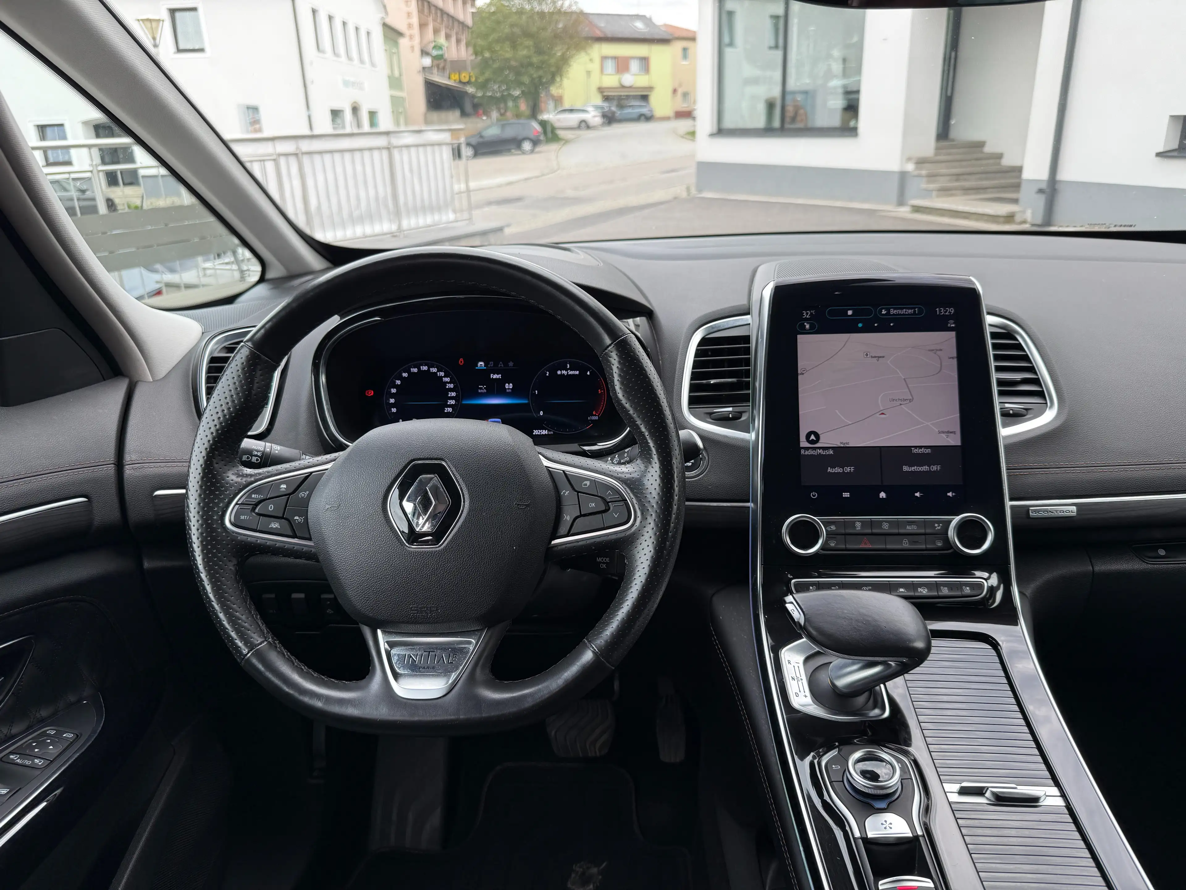 Renault Espace Initiale Paris Blue dCi 200 EDC — photo 10
