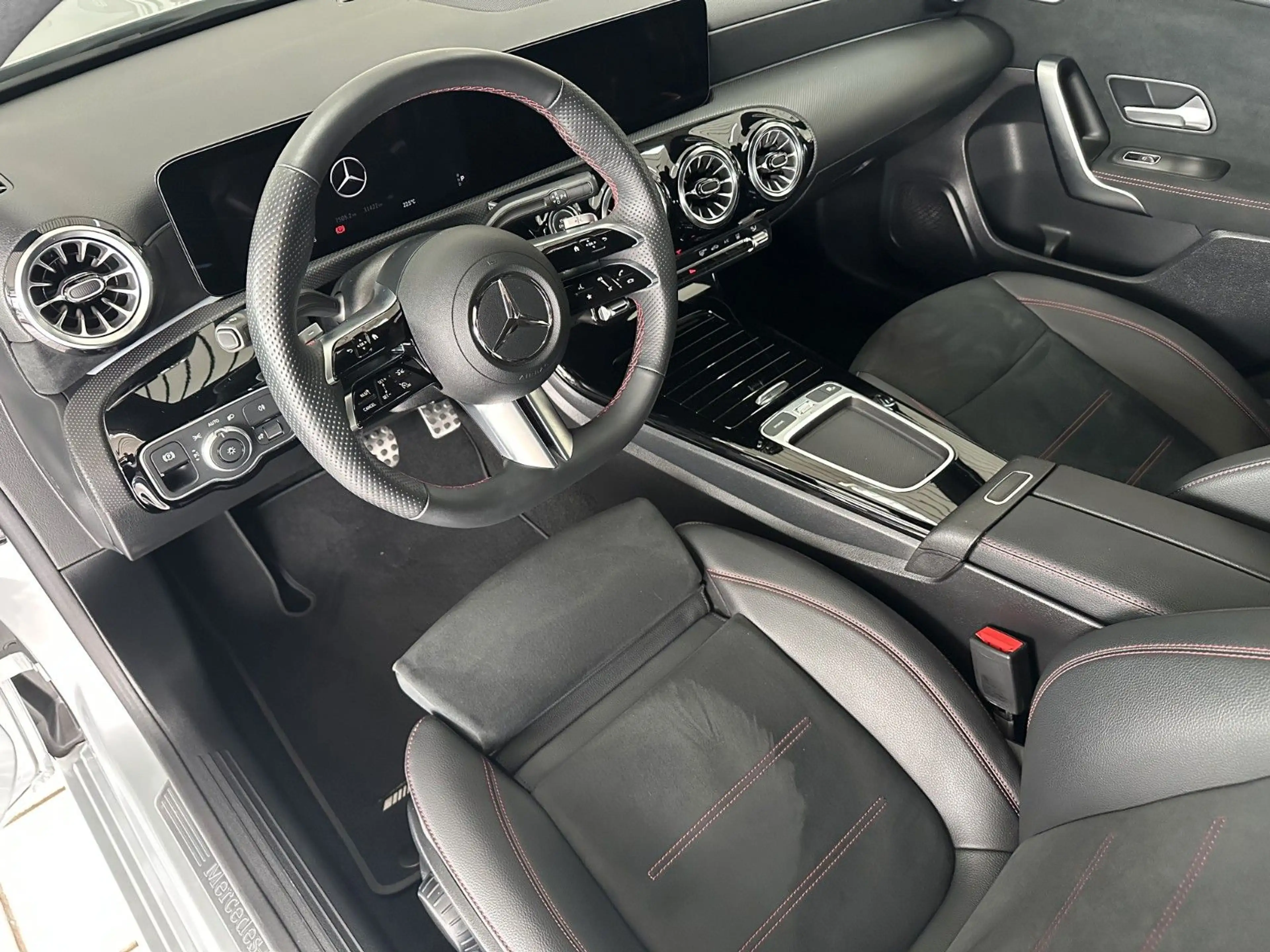 Mercedes-Benz A 220 4Matic*AMG-Line*SHZ*Key-less*LKA*DAB*Tempo — photo 9