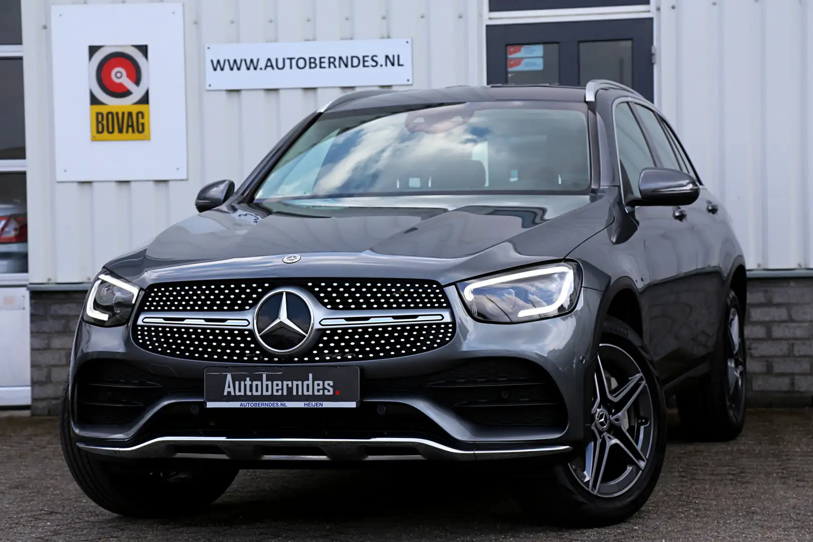 Mercedes-Benz GLC 300 300e 4MATIC AMG Plug in hybride PHEV*Perfect MB On Grijs - 1