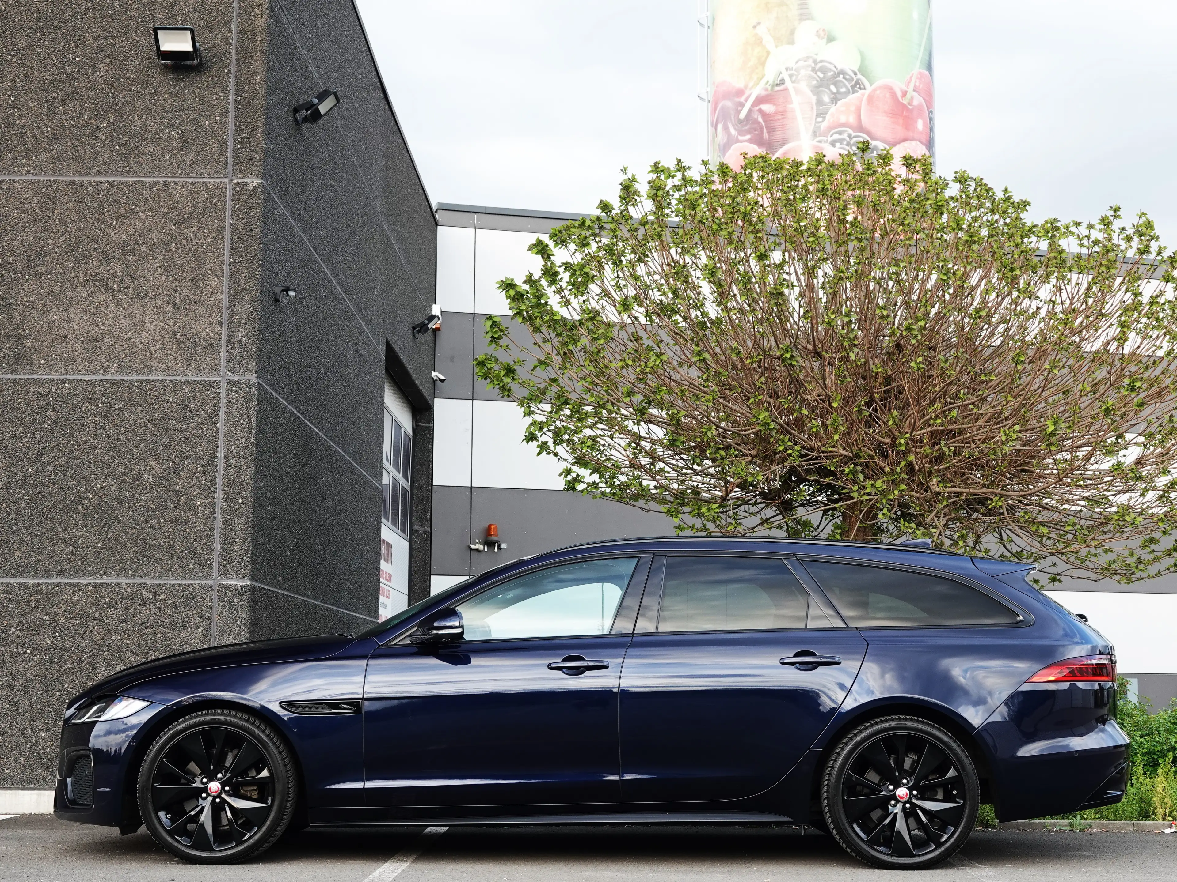 Jaguar XF Sportbrake 2.0 D MHEV D200 R-Dynamic Cam 360 PANO — photo 10