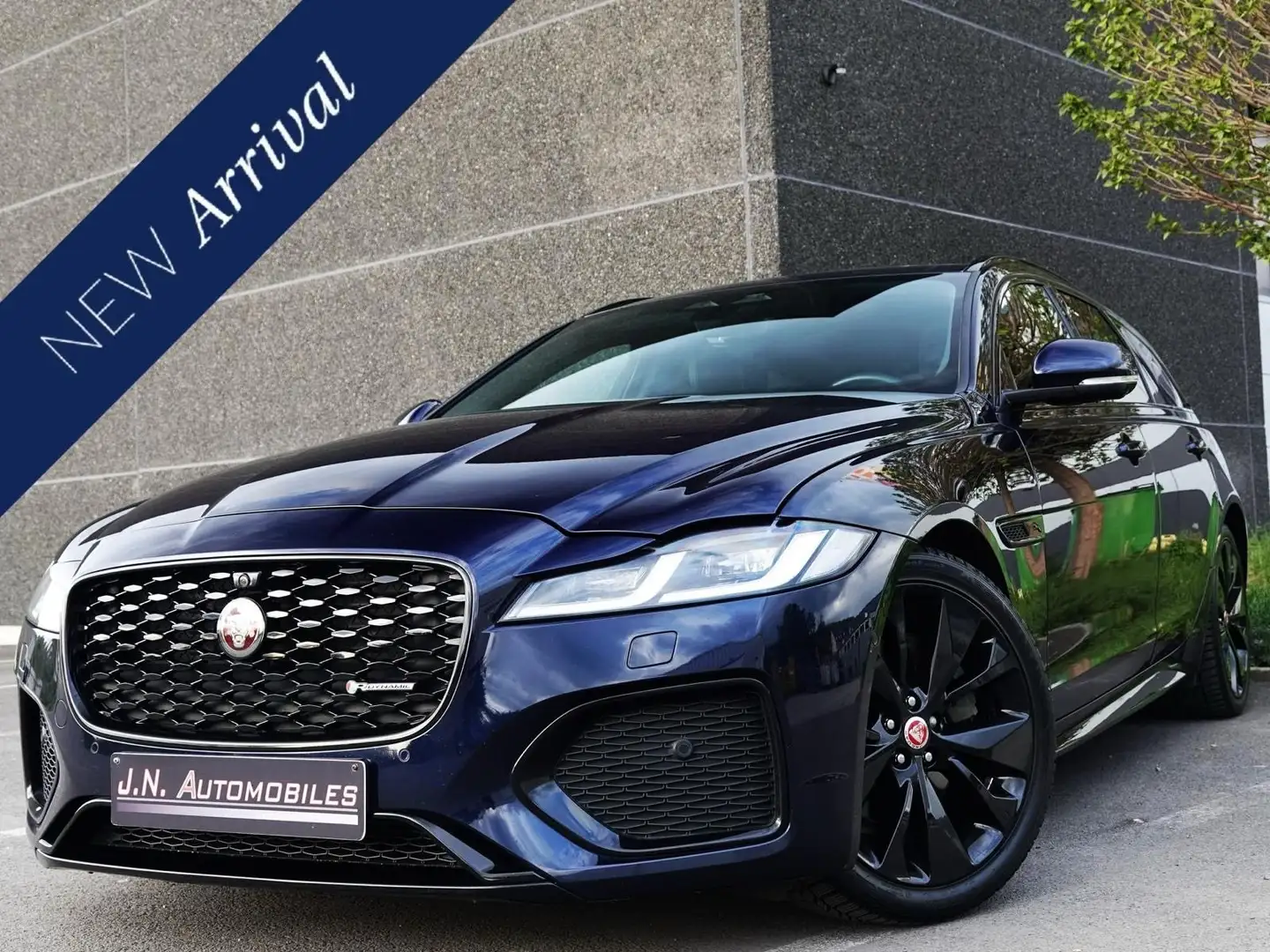Jaguar XF Sportbrake 2.0 D MHEV D200 R-Dynamic Cam 360 PANO Синій - 1