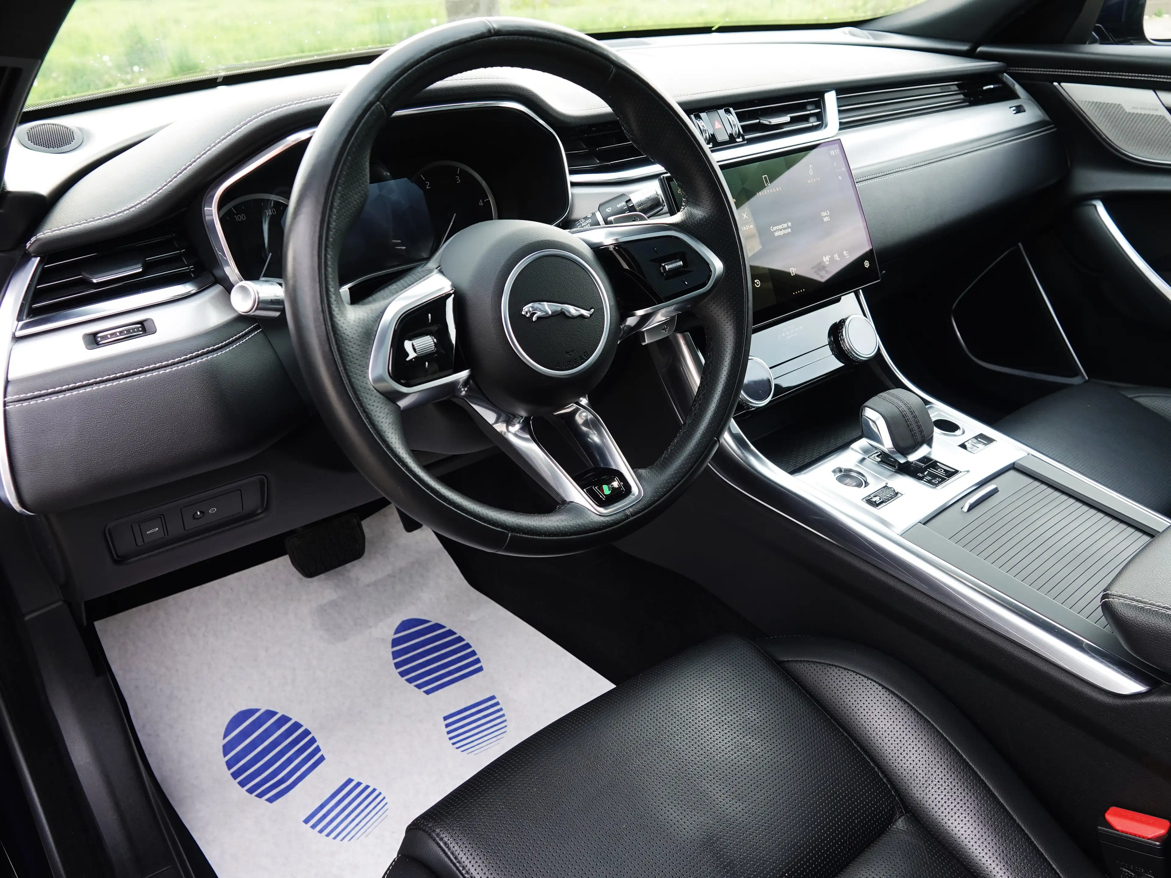 Jaguar XF Sportbrake 2.0 D MHEV D200 R-Dynamic Cam 360 PANO — photo 14