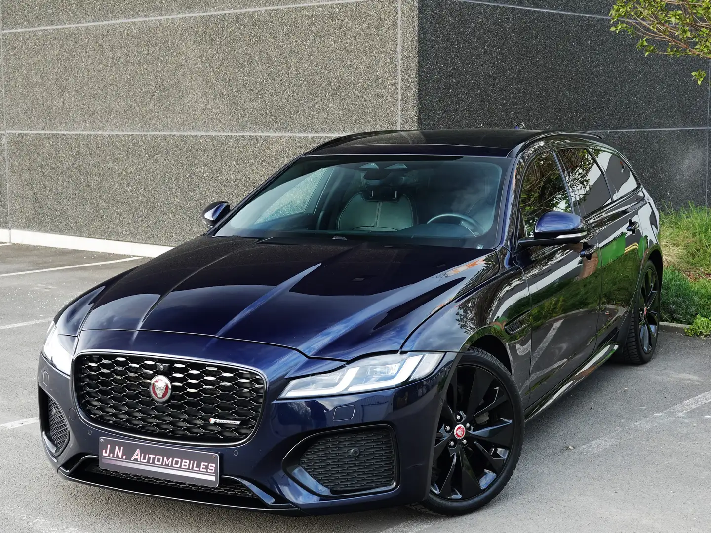 Jaguar XF Sportbrake 2.0 D MHEV D200 R-Dynamic Cam 360 PANO Синій - 2