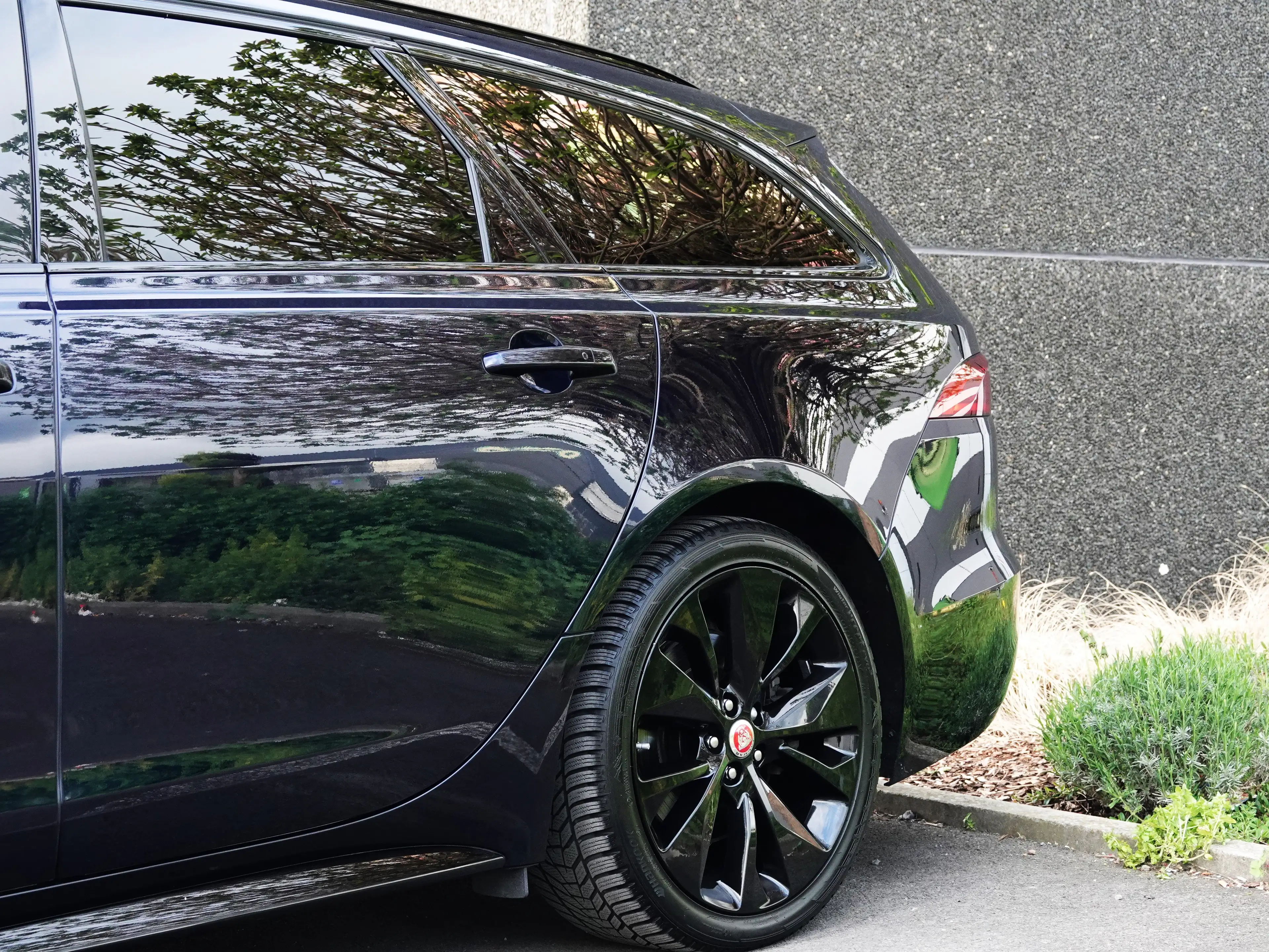 Jaguar XF Sportbrake 2.0 D MHEV D200 R-Dynamic Cam 360 PANO — photo 6