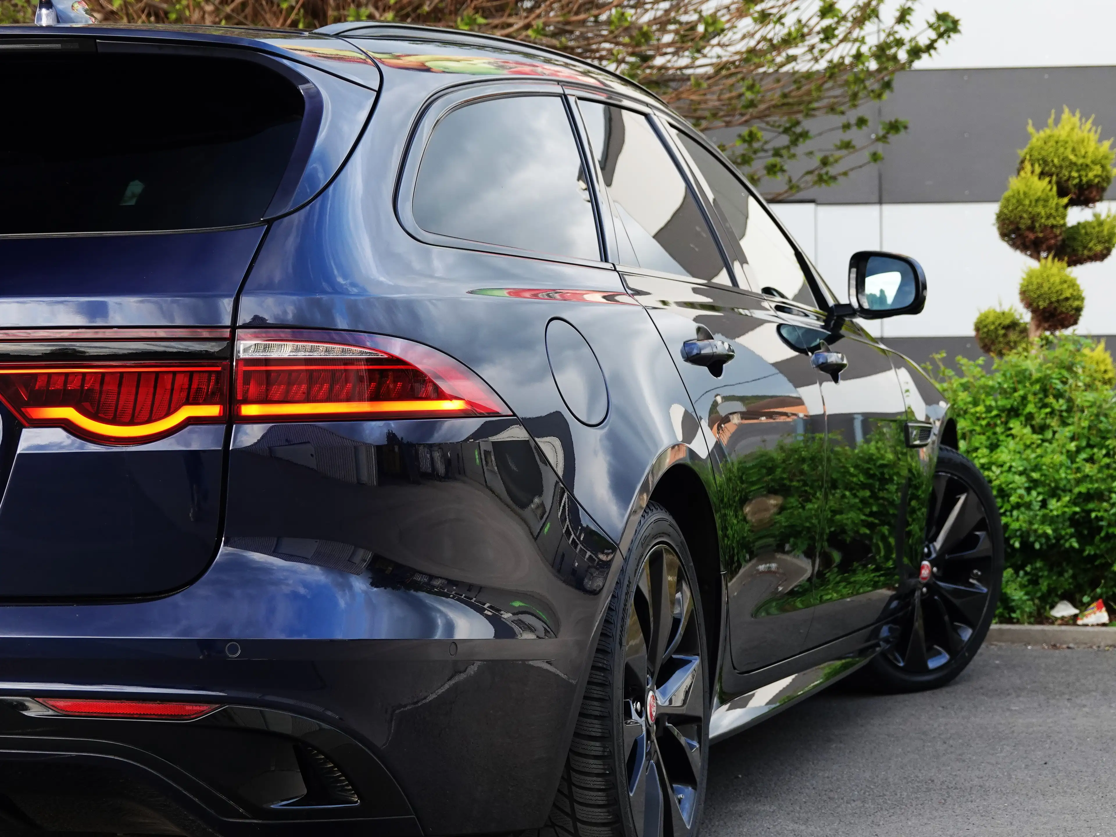 Jaguar XF Sportbrake 2.0 D MHEV D200 R-Dynamic Cam 360 PANO — photo 8