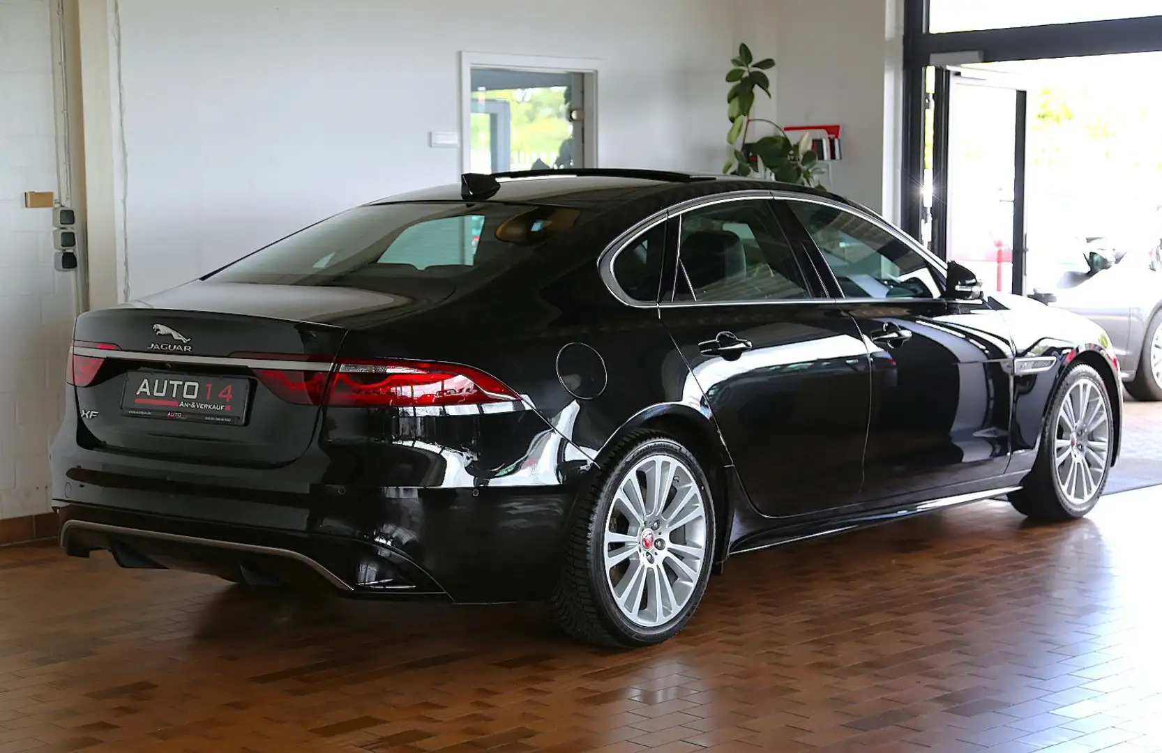 Jaguar XF R-Dynamic S Panorama LED Meridian 360°Kamera Schwarz - 2