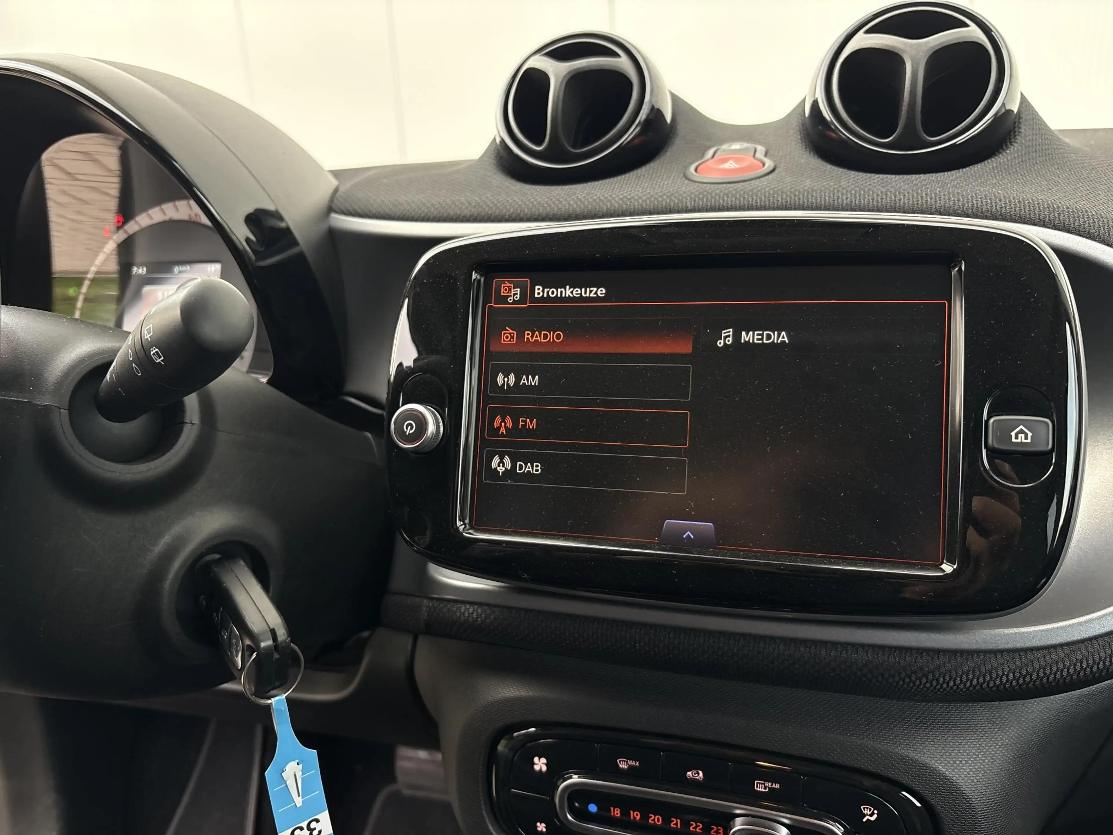 smart forFour EQ 18 kWh | CABRIO | JBL Audio | nieuw model | 4x — photo 14