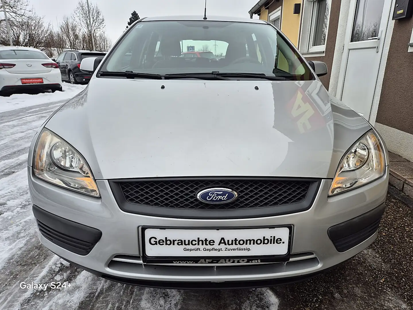 Ford Focus Kombi Traveller Trend 1,6 TDCi Silber - 2