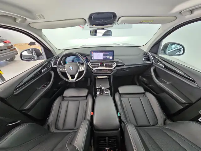 BMW X3 view 8