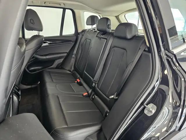 BMW X3 view 6