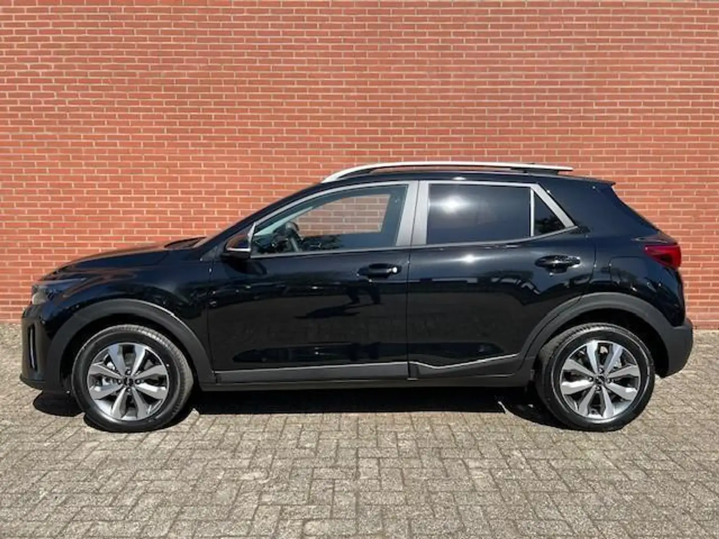 Kia Stonic 1.0 T-GDi MHEV DynamicPlusLine | Navigatie | Stoel Zwart - 2