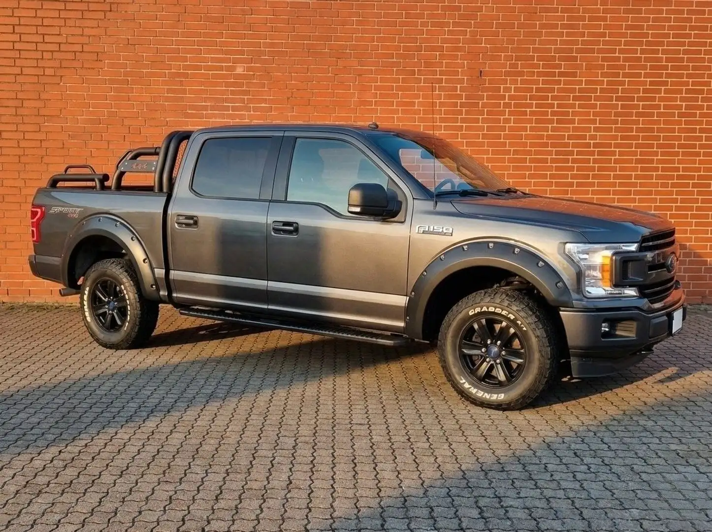 Ford F 150 /4x4/SuperCrew Gris - 1