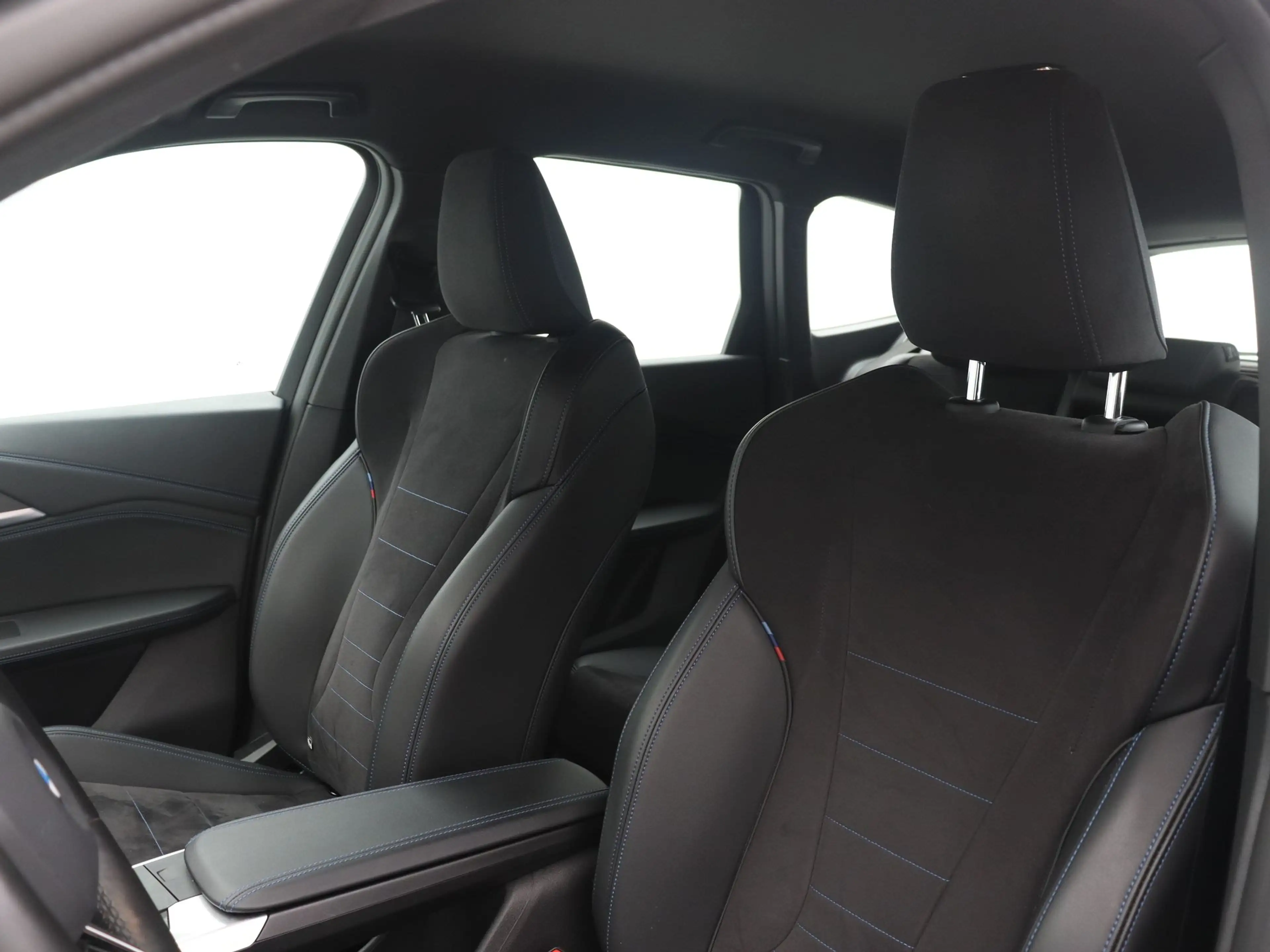 BMW iX1 eDrive20 67 kWh M Sport — photo 4