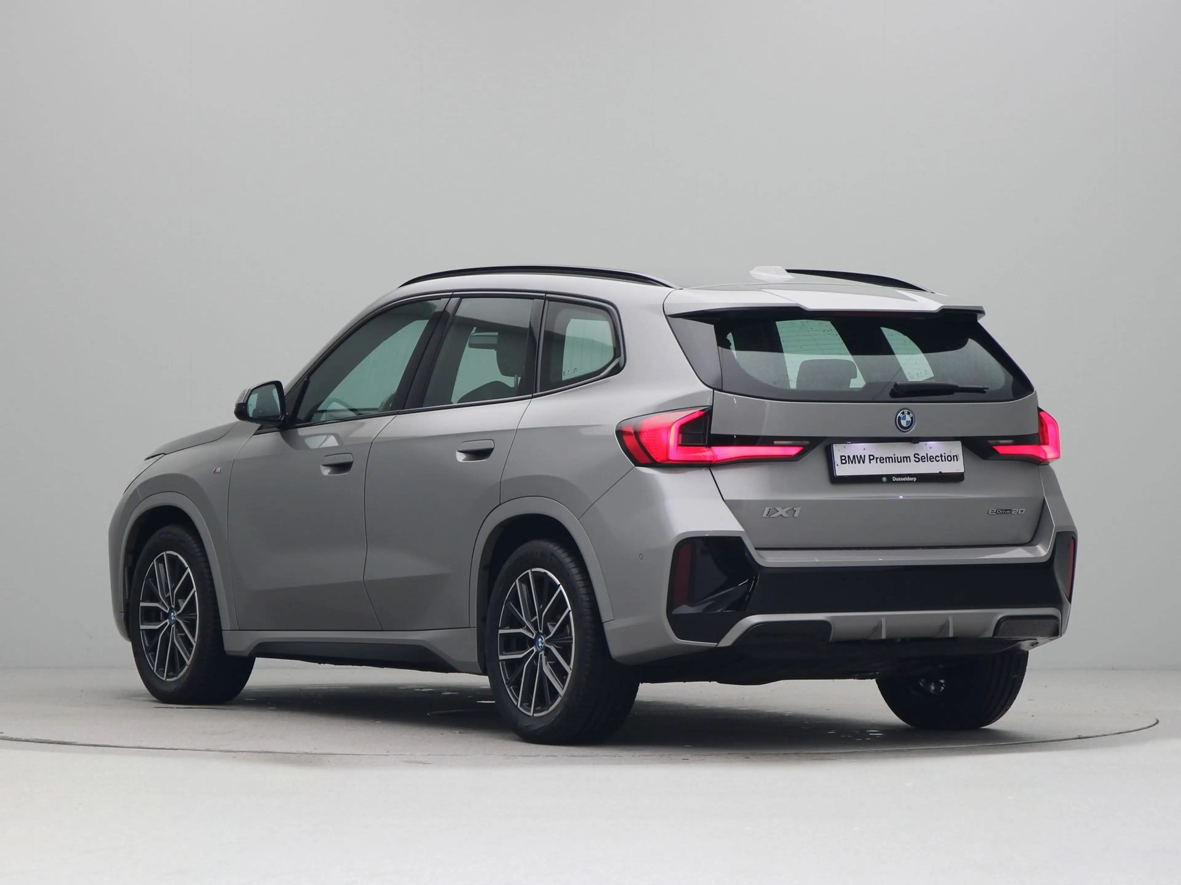 BMW iX1 eDrive20 67 kWh M Sport — photo 10