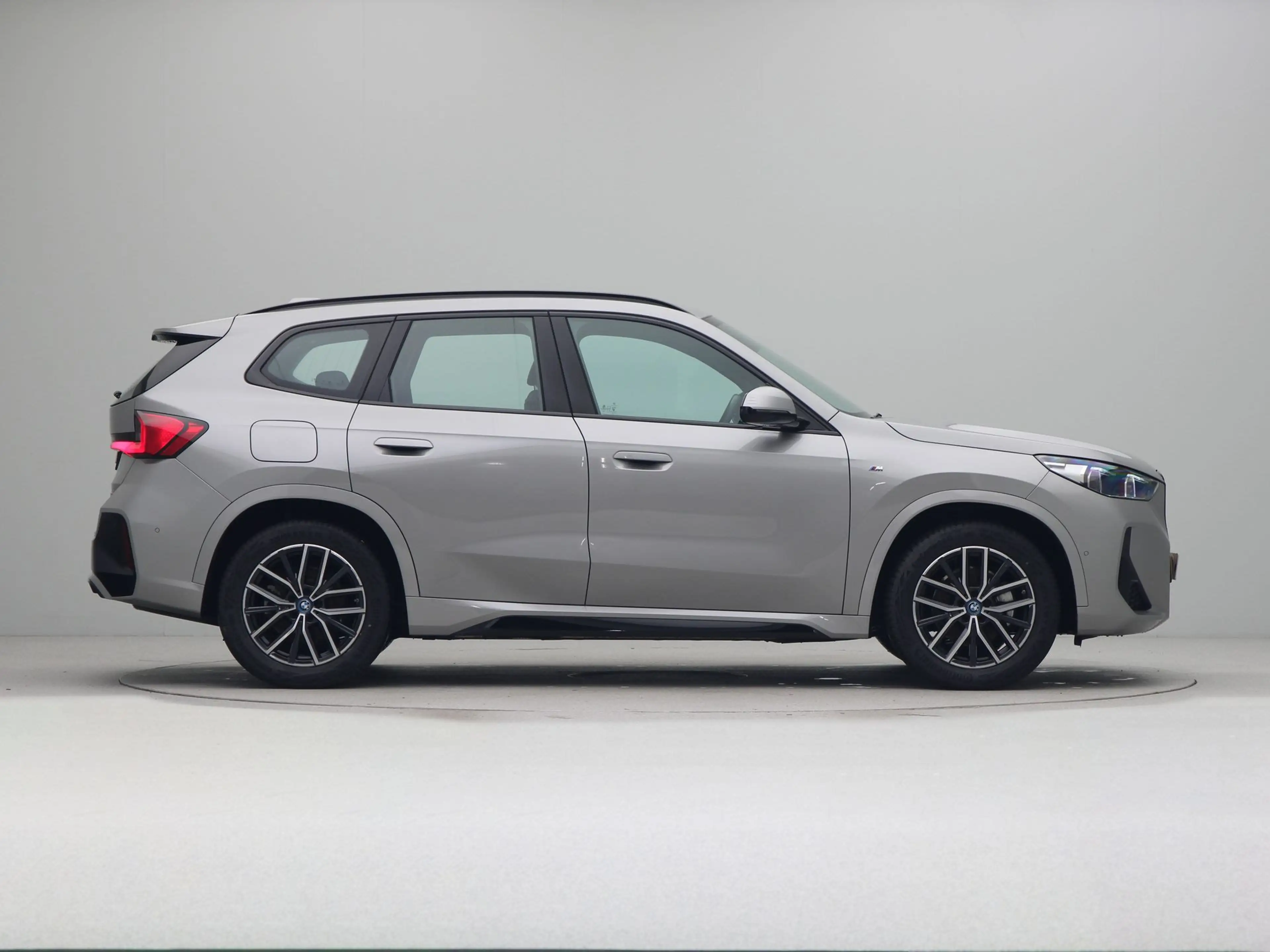 BMW iX1 eDrive20 67 kWh M Sport — photo 7