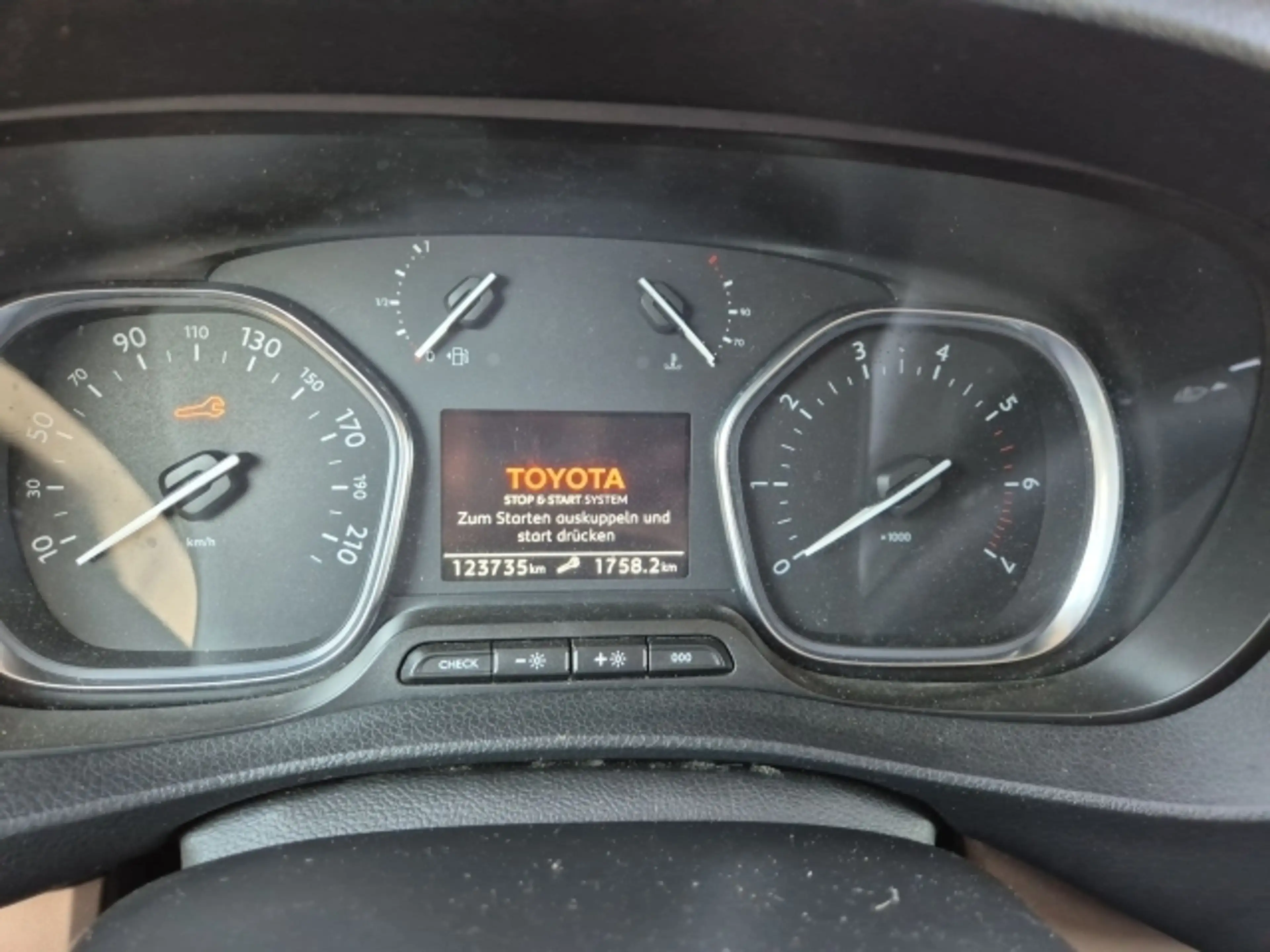 Toyota Proace Proace Verson 2,0 D-4D Family Medium — photo 10