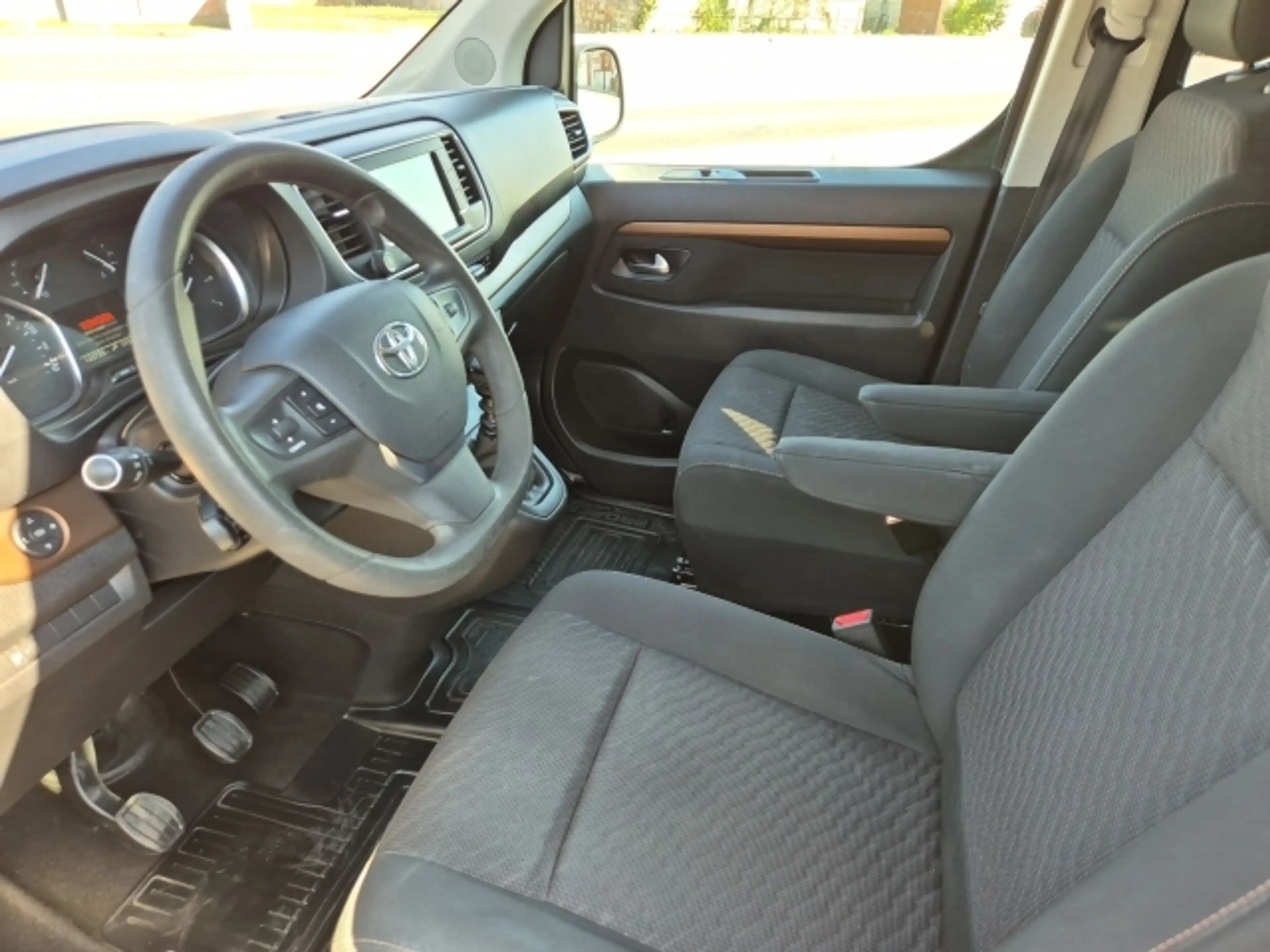 Toyota Proace Proace Verson 2,0 D-4D Family Medium — photo 9