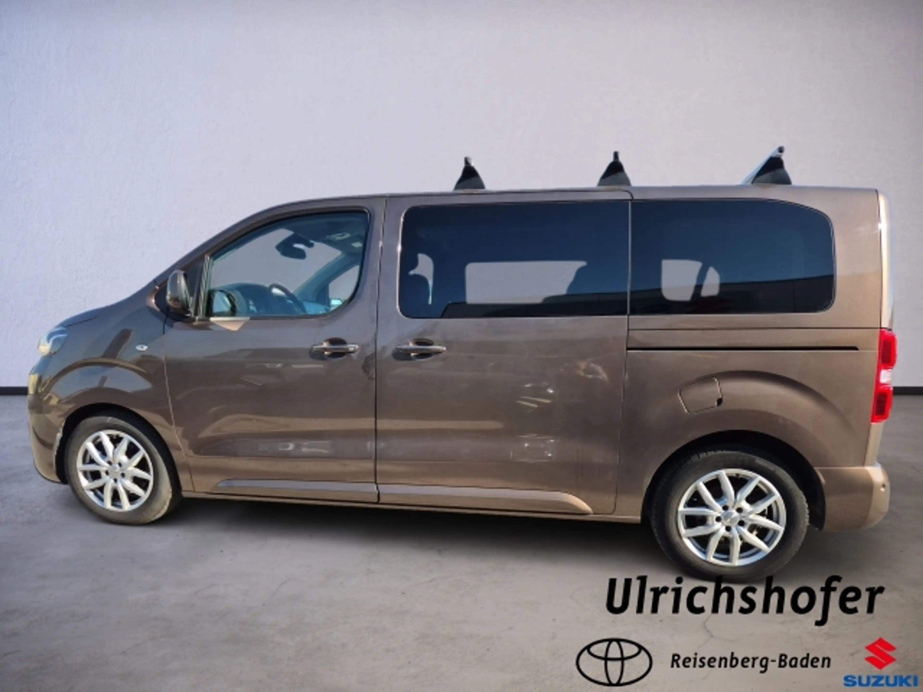 Toyota Proace Proace Verson 2,0 D-4D Family Medium — photo 6