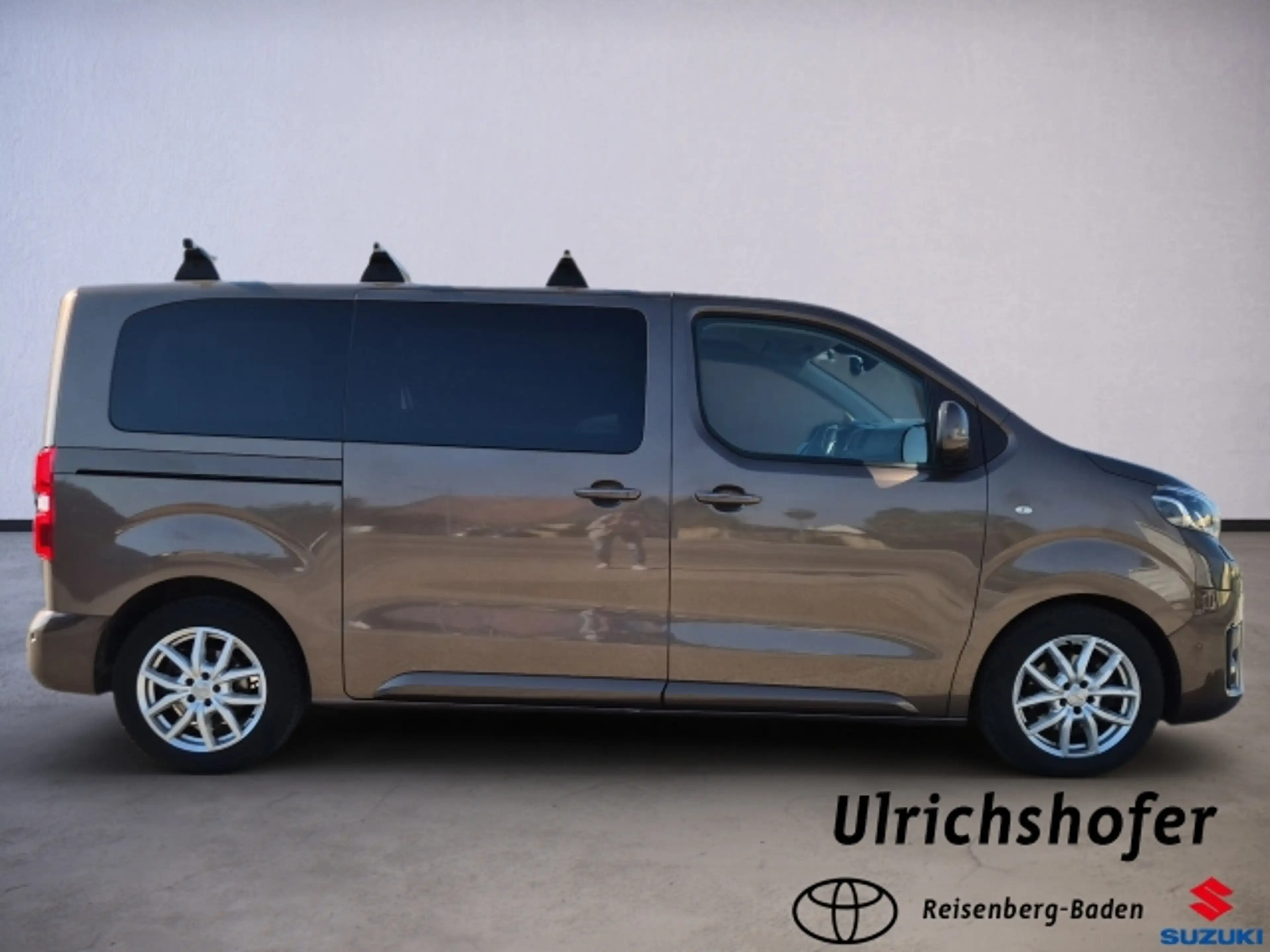Toyota Proace Proace Verson 2,0 D-4D Family Medium — photo 3