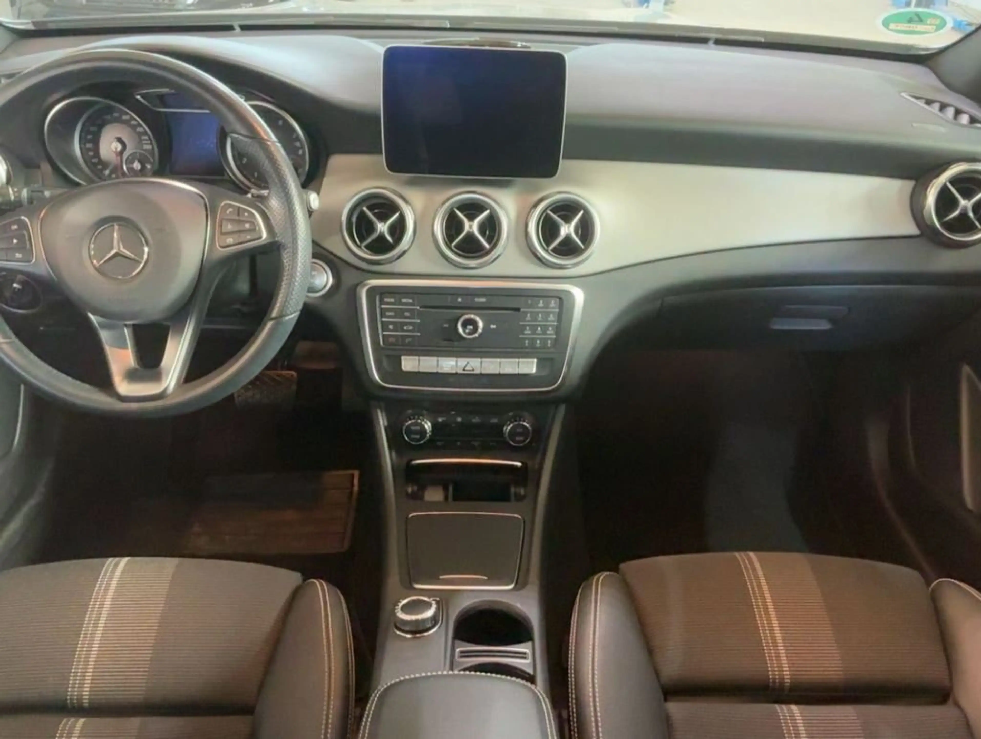 Mercedes-Benz GLA 180 GLA 180 Aut. — photo 2