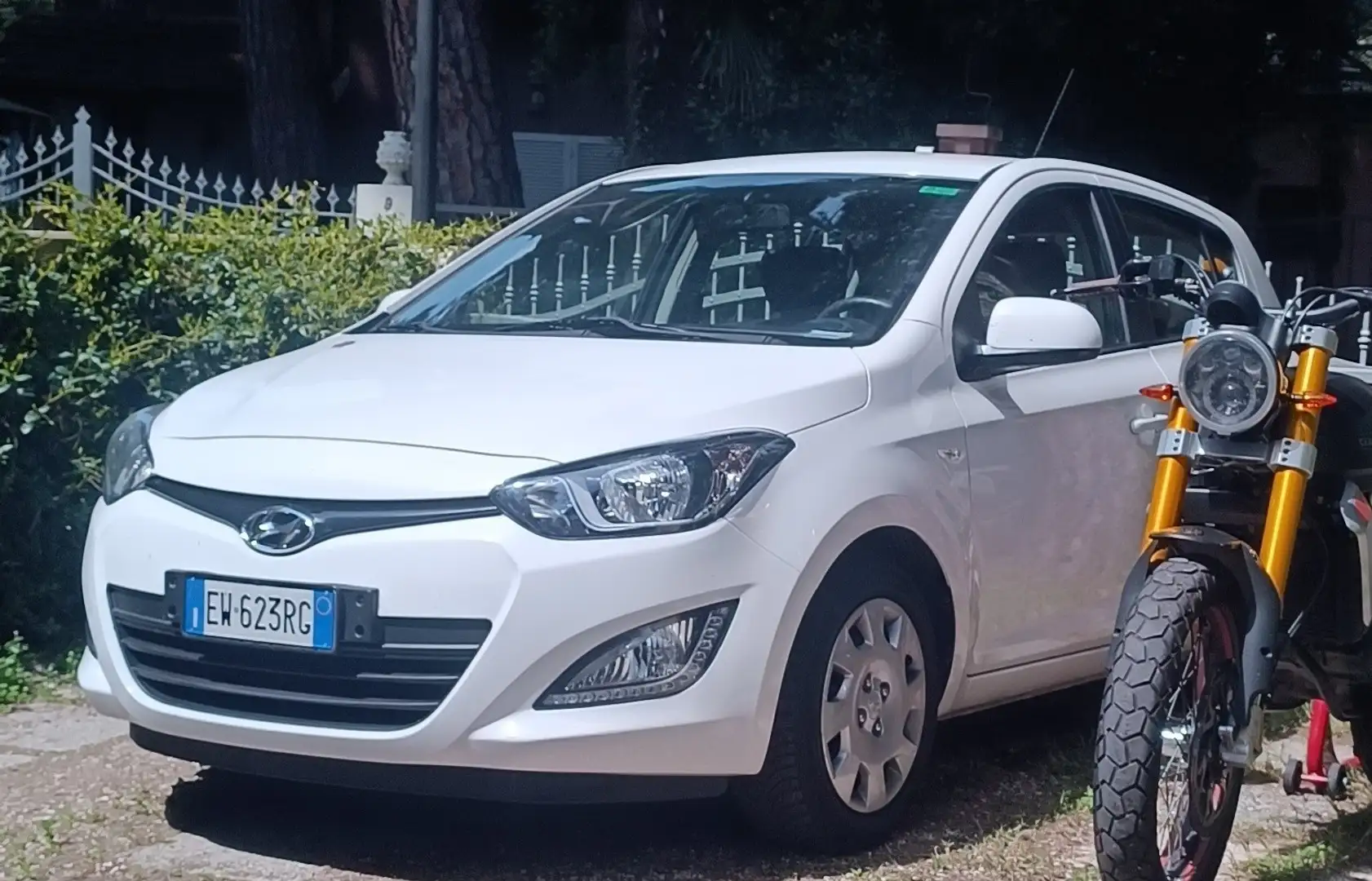 Hyundai i20 5p 1.2 Sound Edition econext (bluedrive) Gpl Bianco - 1