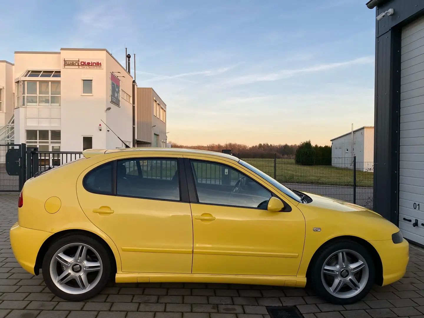 SEAT Leon 1.8 T Top Sport 1 Owner! Full SEAT-Servicehistory! Gelb - 2