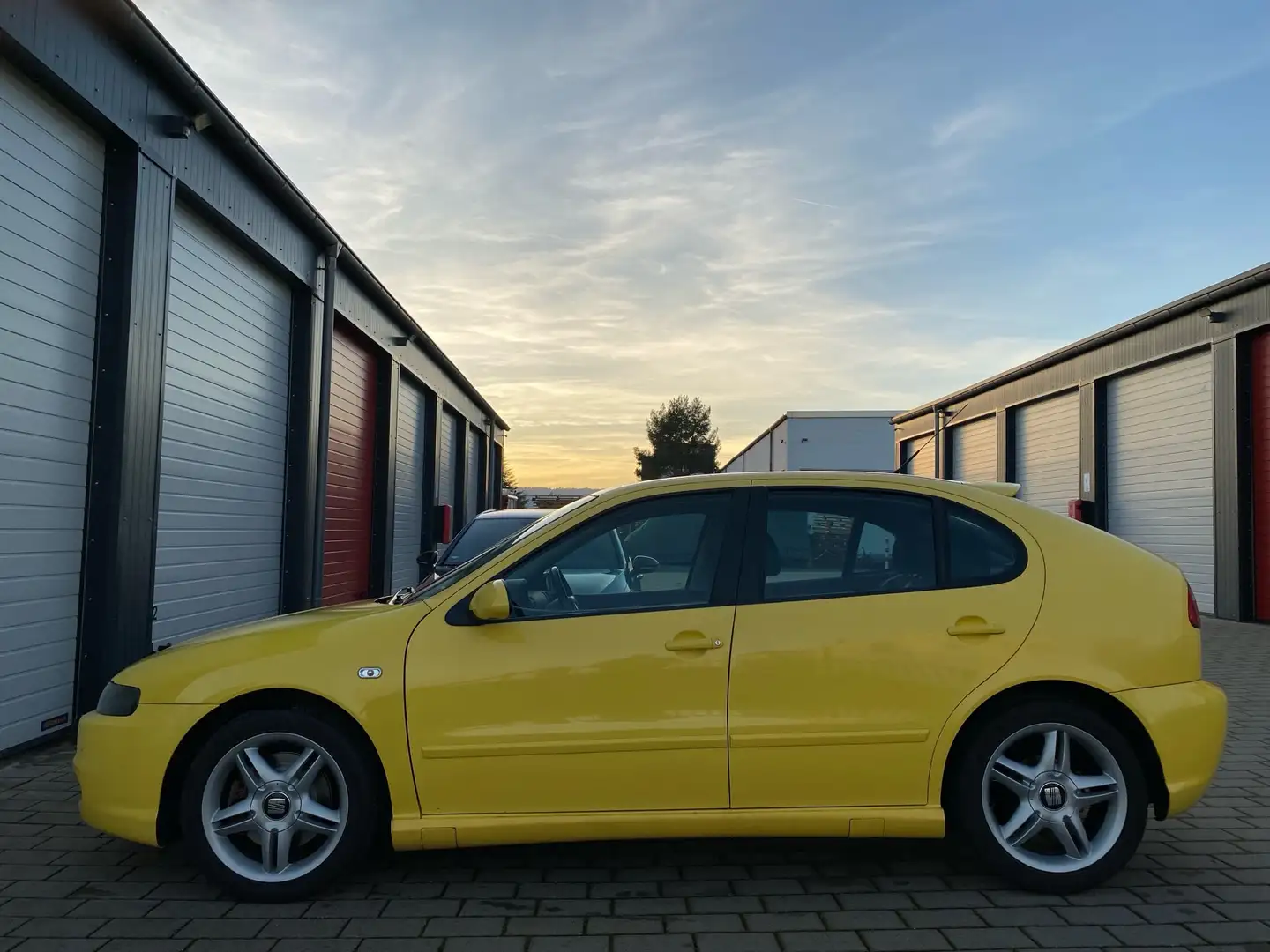 SEAT Leon 1.8 T Top Sport 1 Owner! Full SEAT-Servicehistory! Gelb - 1