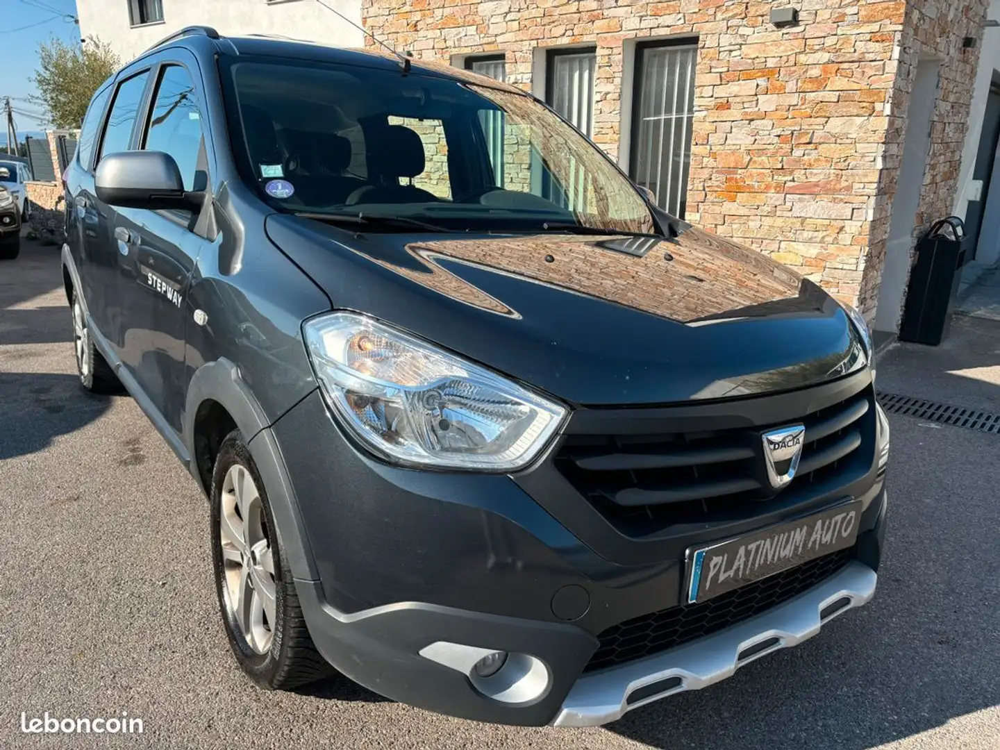 Dacia Lodgy Stepway 1.2 TCE 115 5PL Gris - 1