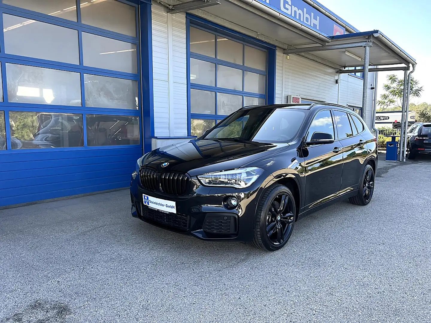 BMW X1 xDrive20d M Sport Schwarz - 2