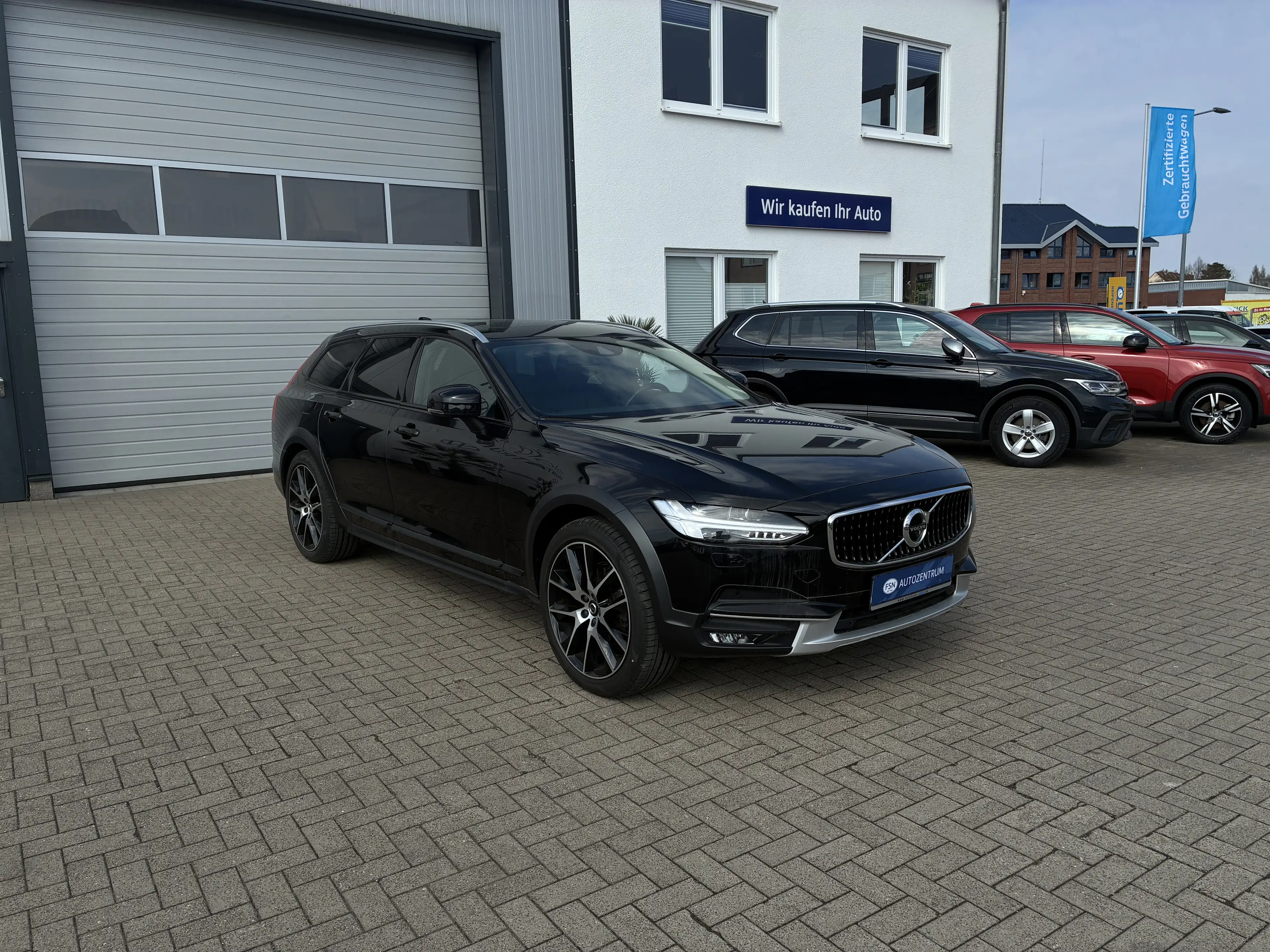 Volvo V90 Cross Country D4 AWD Pro LED 360° NAVI AHK — photo 3