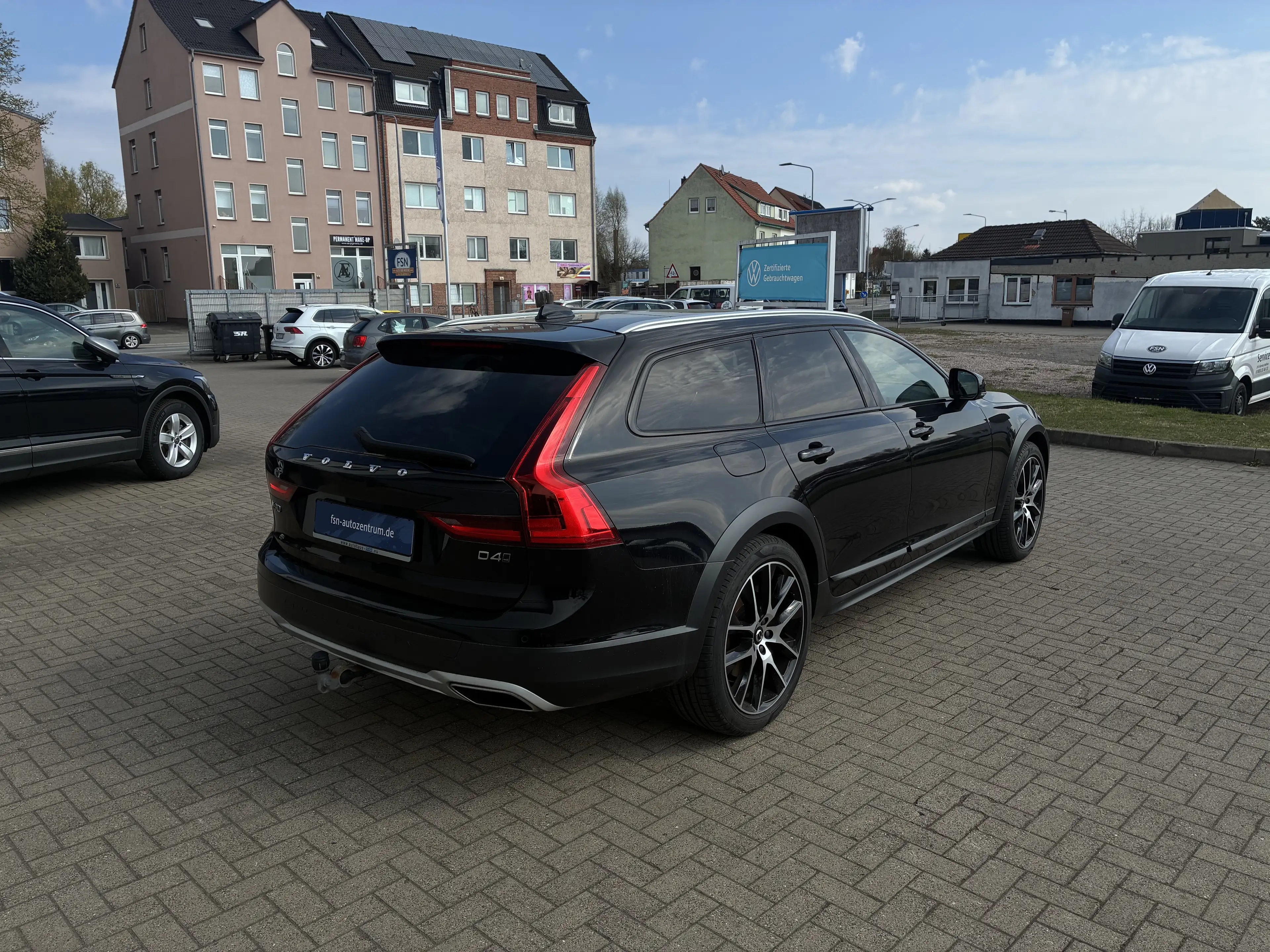 Volvo V90 Cross Country D4 AWD Pro LED 360° NAVI AHK — photo 4