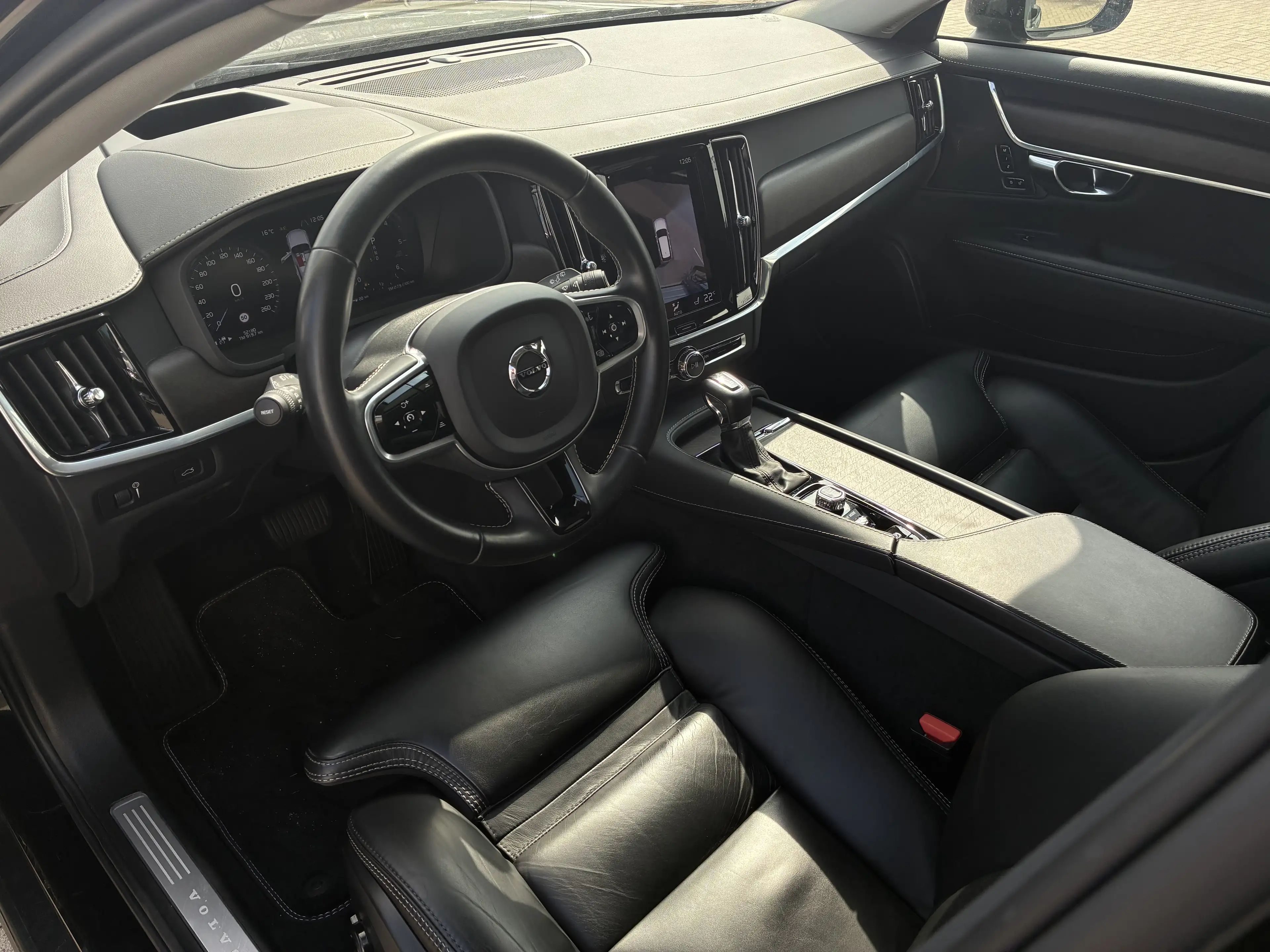 Volvo V90 Cross Country D4 AWD Pro LED 360° NAVI AHK — photo 8
