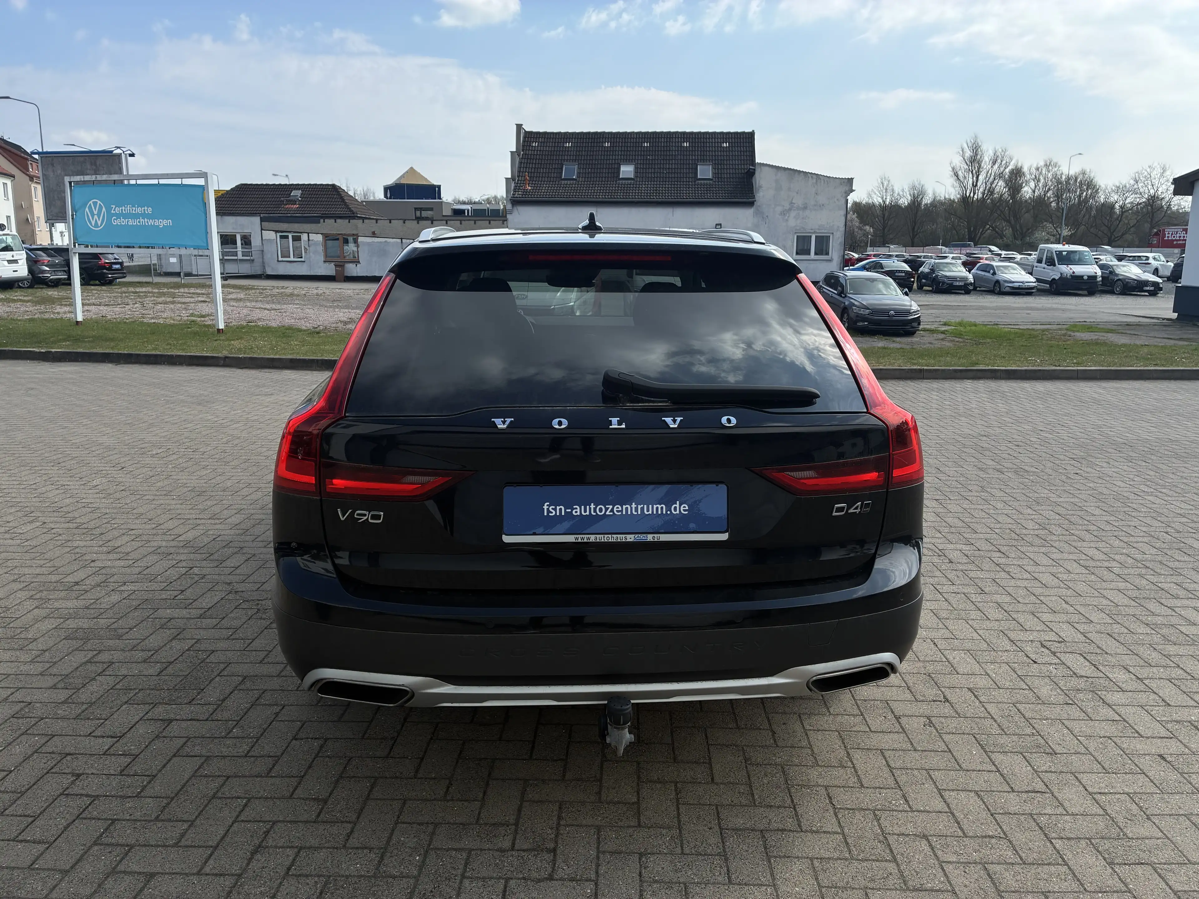 Volvo V90 Cross Country D4 AWD Pro LED 360° NAVI AHK — photo 6