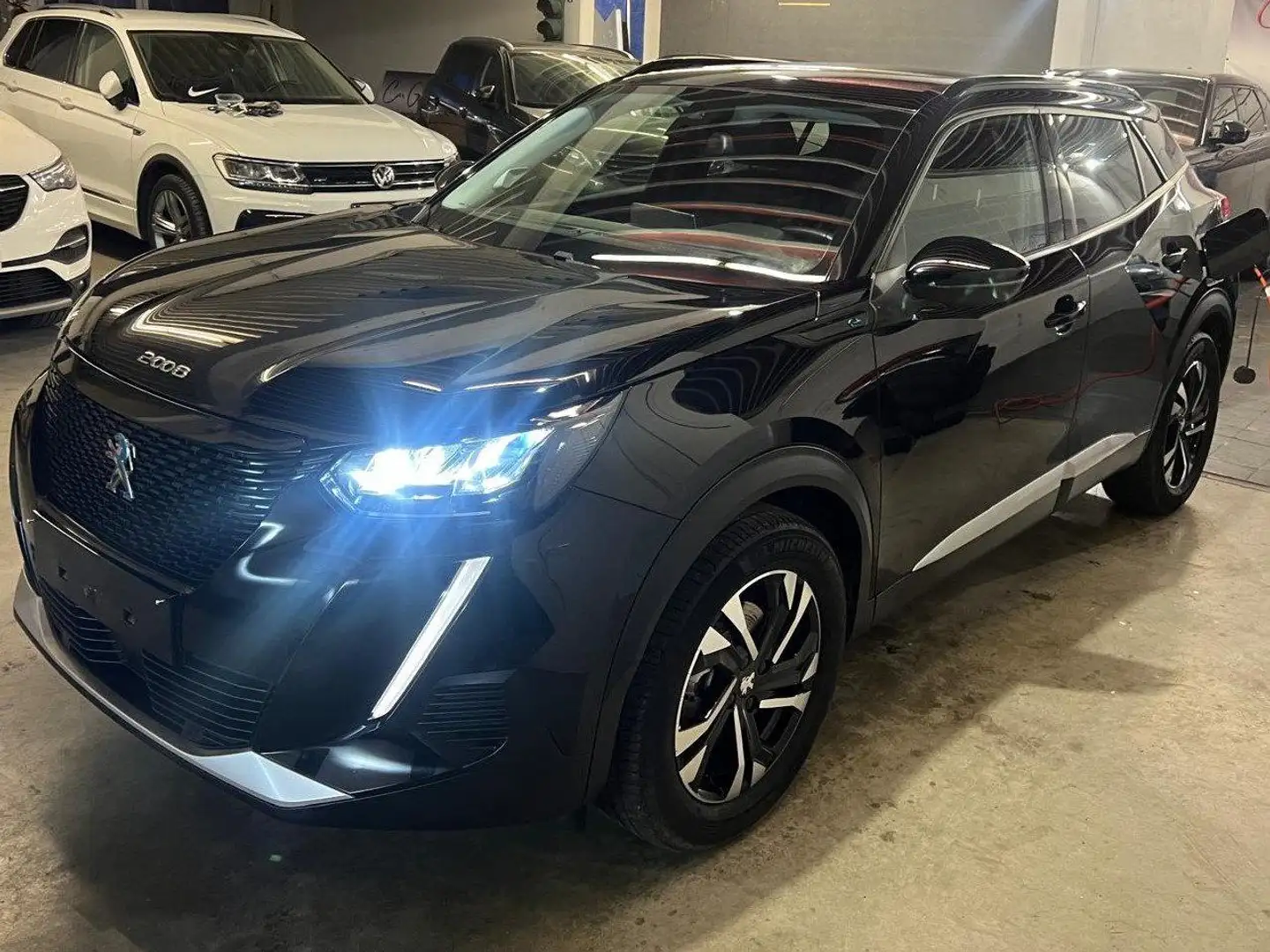 Peugeot e-2008 50 kWh Allure Pack Nero - 1