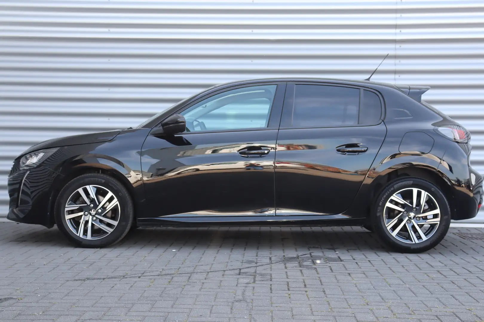Peugeot 208 1.2 PURETECH 100PK ALLURE PACK AUTOMAAT / NAVI / L Zwart - 2