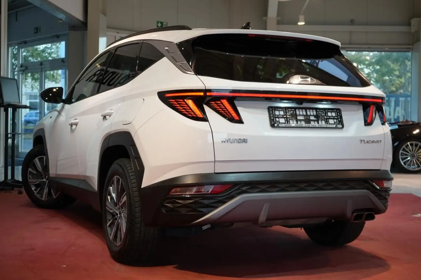 Hyundai TUCSON 1.6 48V 2WD Blackline*LED*Kamera*Navi* Weiß - 2