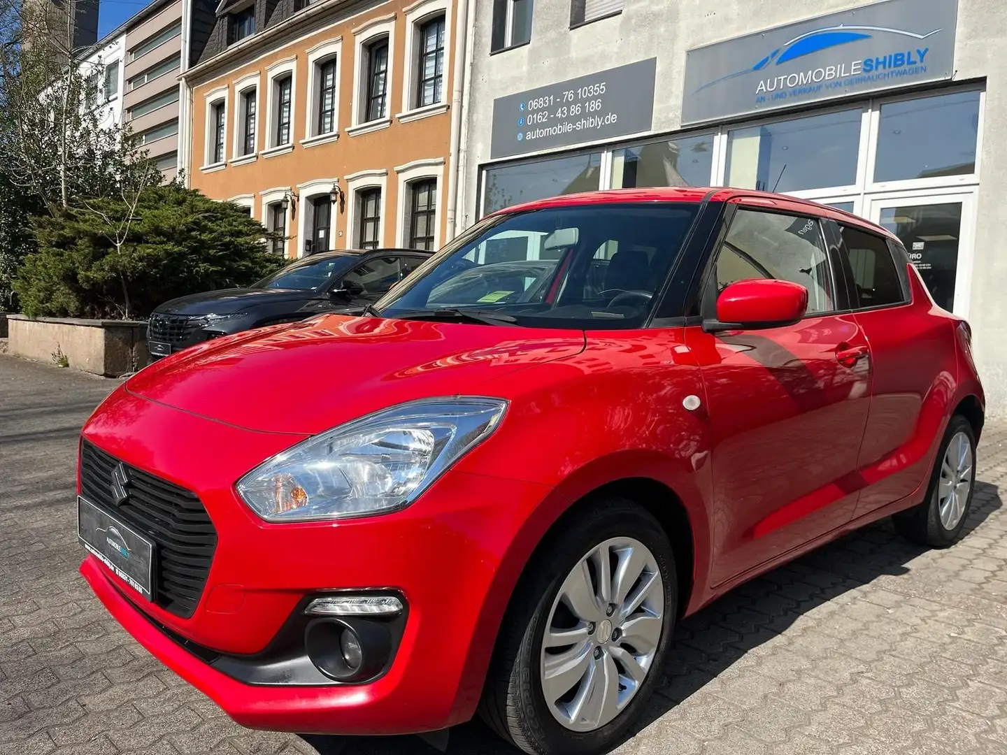 Suzuki Swift Club 1,2 Automatik, Navi, Kamera Rot - 1