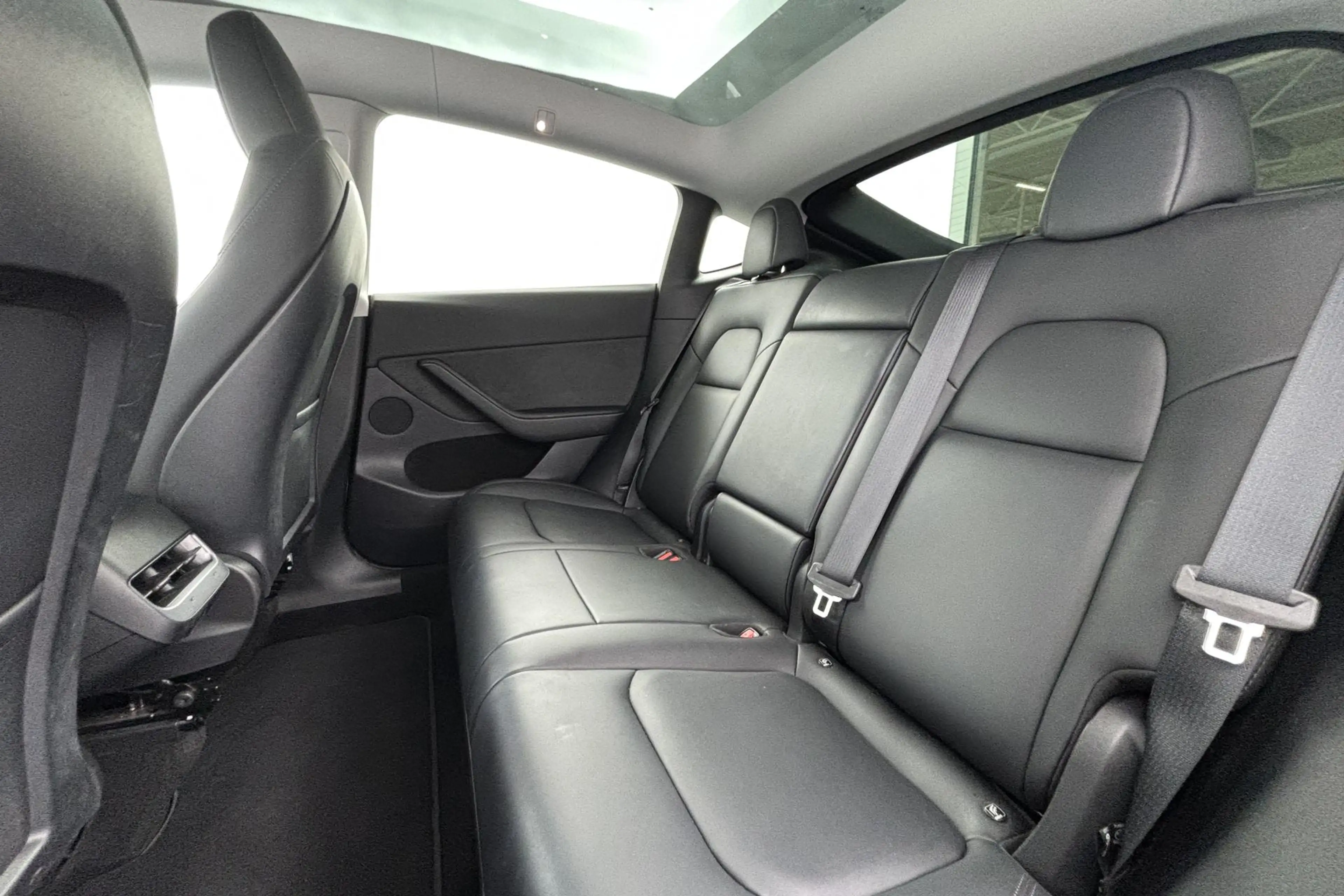 Tesla Model Y RWD 58 kWh - Sportieve Elektrische Crossover met W — photo 5