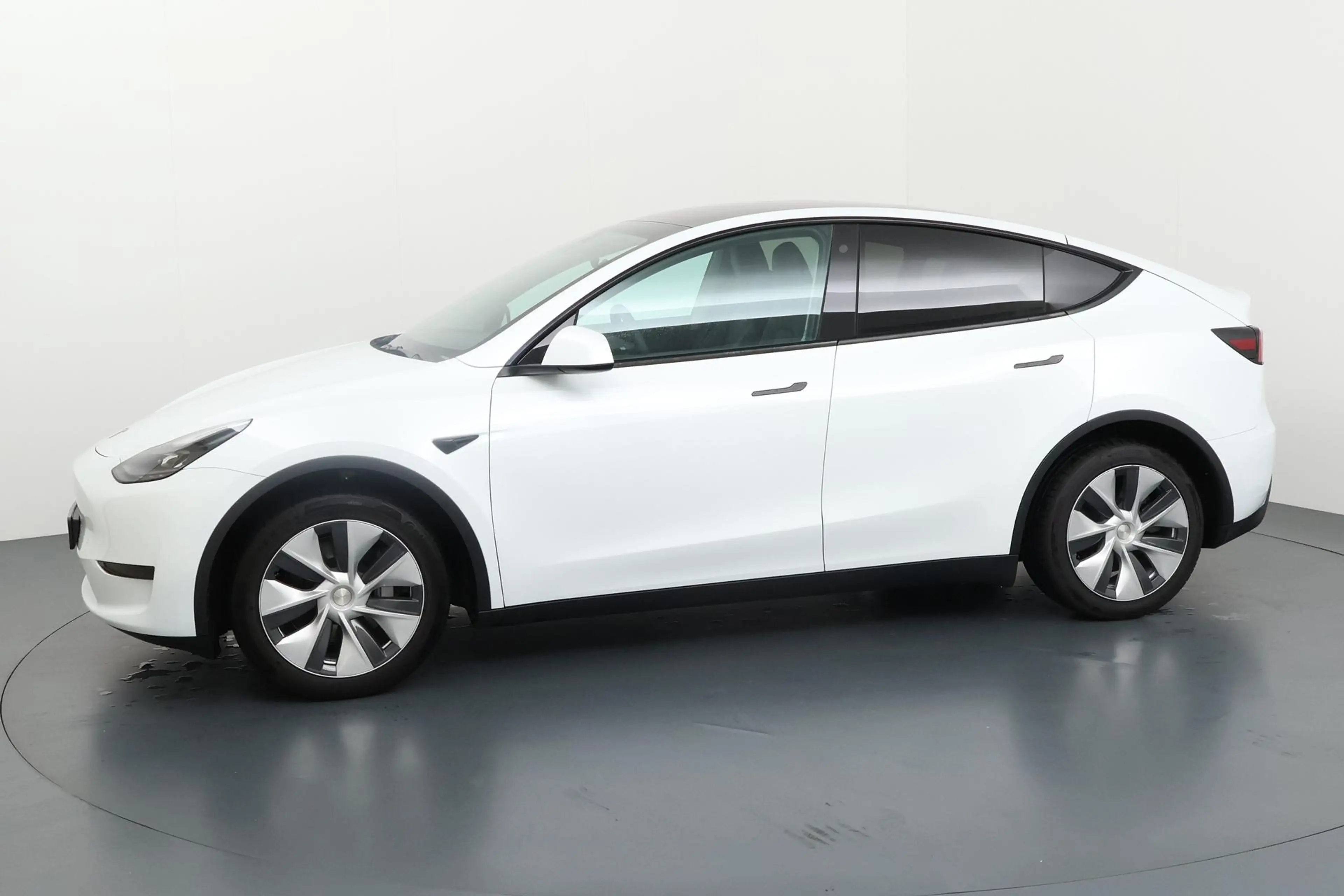 Tesla Model Y RWD 58 kWh - Sportieve Elektrische Crossover met W — photo 21
