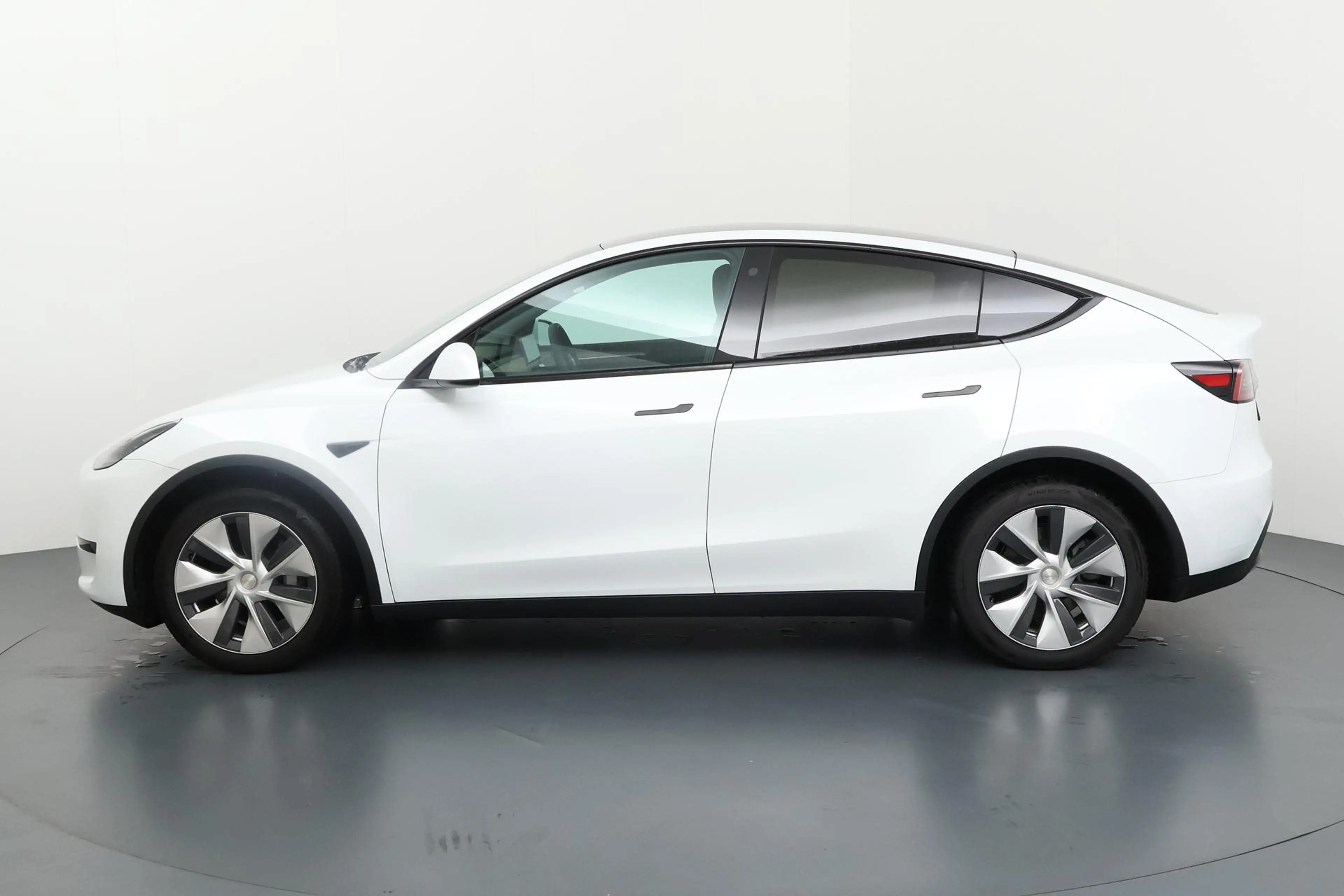 Tesla Model Y RWD 58 kWh - Sportieve Elektrische Crossover met W — photo 13