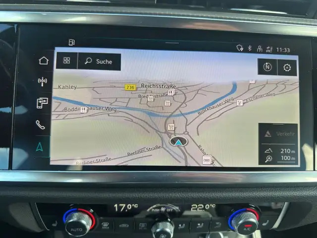 Audi Q3 view 13