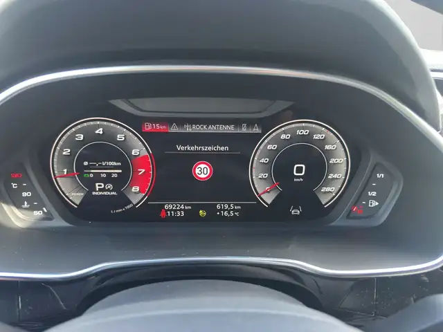 Audi Q3 view 10