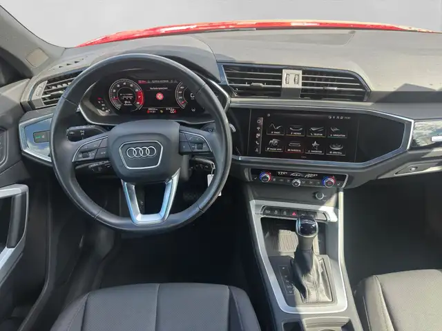 Audi Q3 view 5