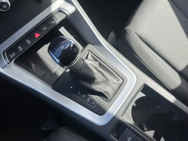 Audi Q3 view 11
