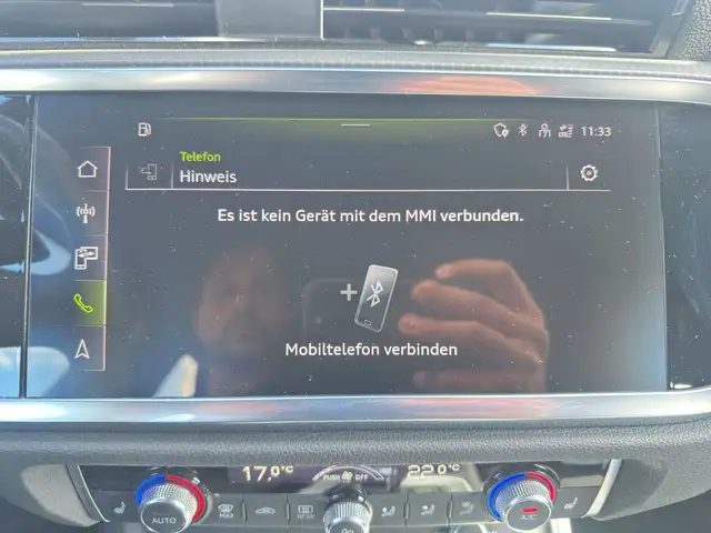 Audi Q3 view 14
