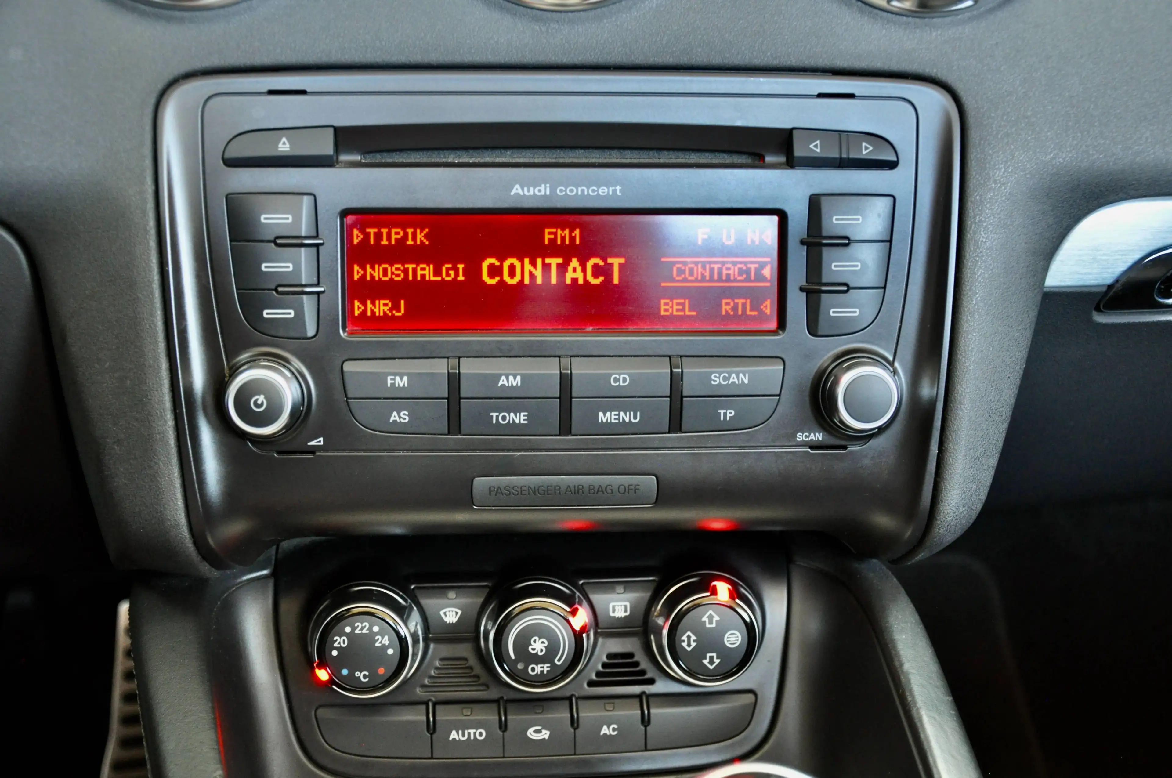 Audi TT Roadster 2.0 TFSI 200cv ** 83.000Kms Seulement ! ** — photo 13