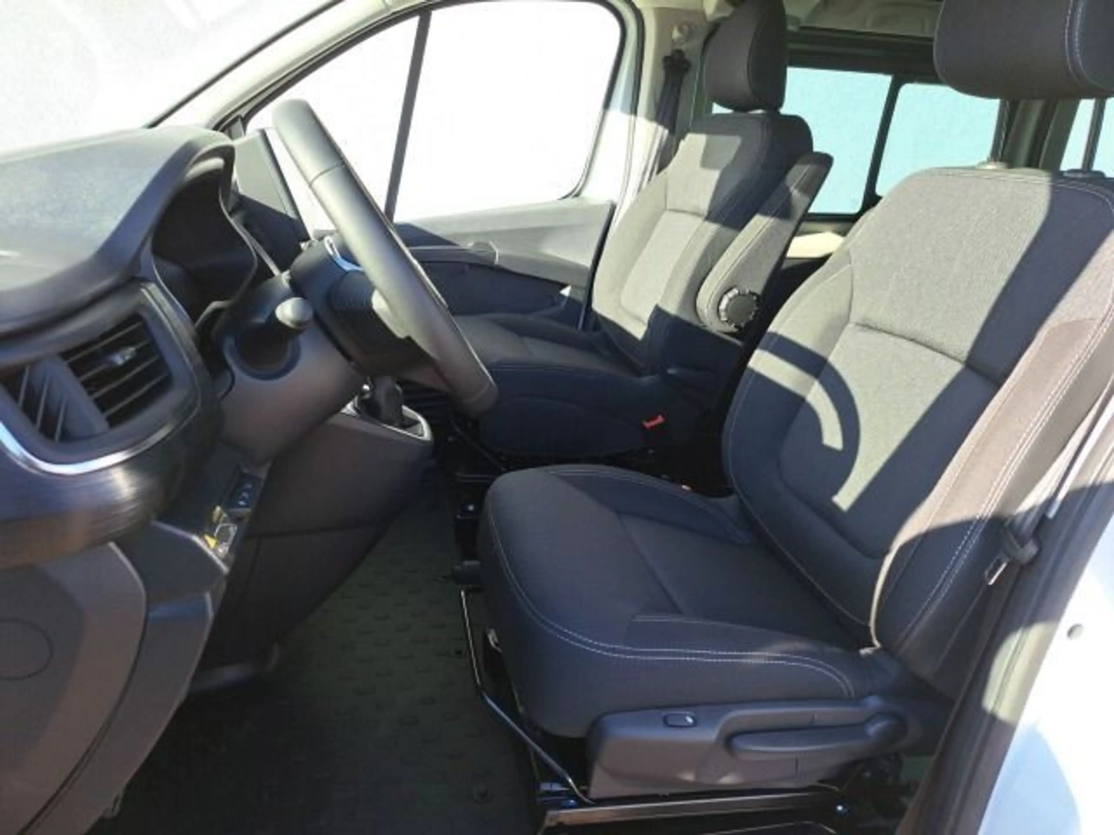 Nissan Primastar L1H1 170 PS Seaside by Dethleffs Campe — photo 11