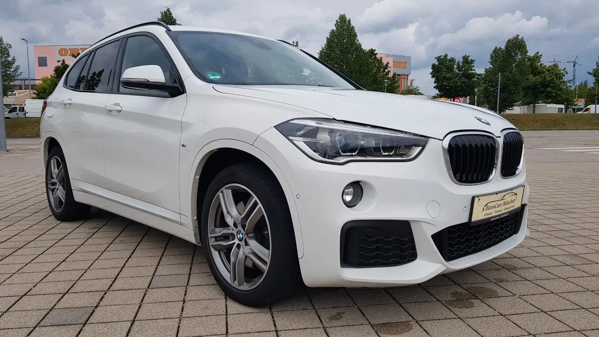 BMW X1 xDrive25d aut. ~ M Sport Paket ~ LED~HIFI~AHK Weiß - 1